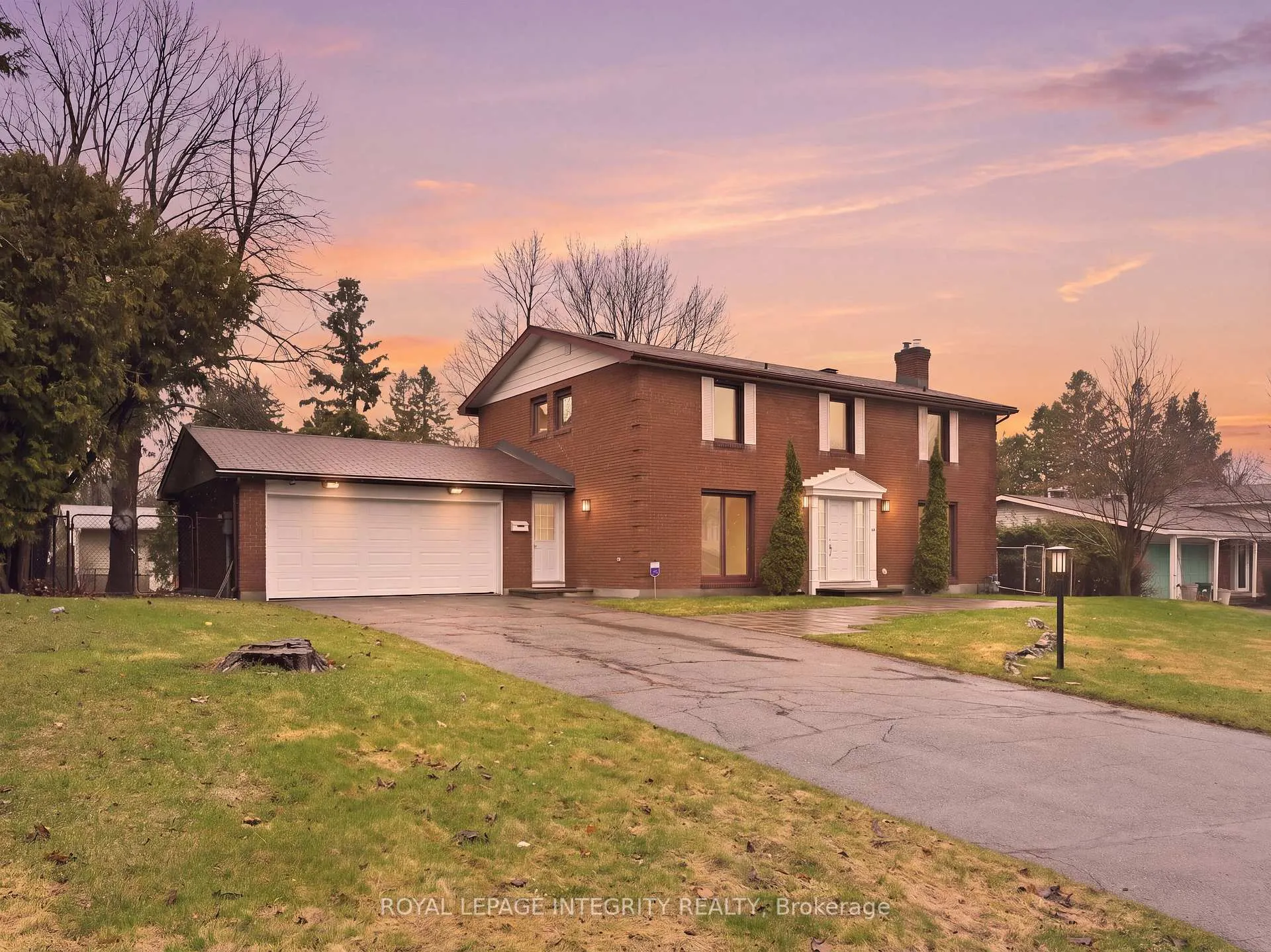 Photo 2 of 68 Beaver Ridge, Ottawa, City View/Skyline/Fisher Heights/Parkwood Hills — HOMEH