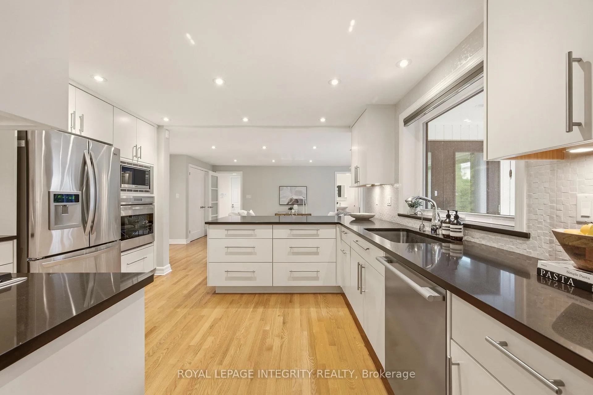 Photo 14 of 68 Beaver Ridge, Ottawa, City View/Skyline/Fisher Heights/Parkwood Hills — HOMEH