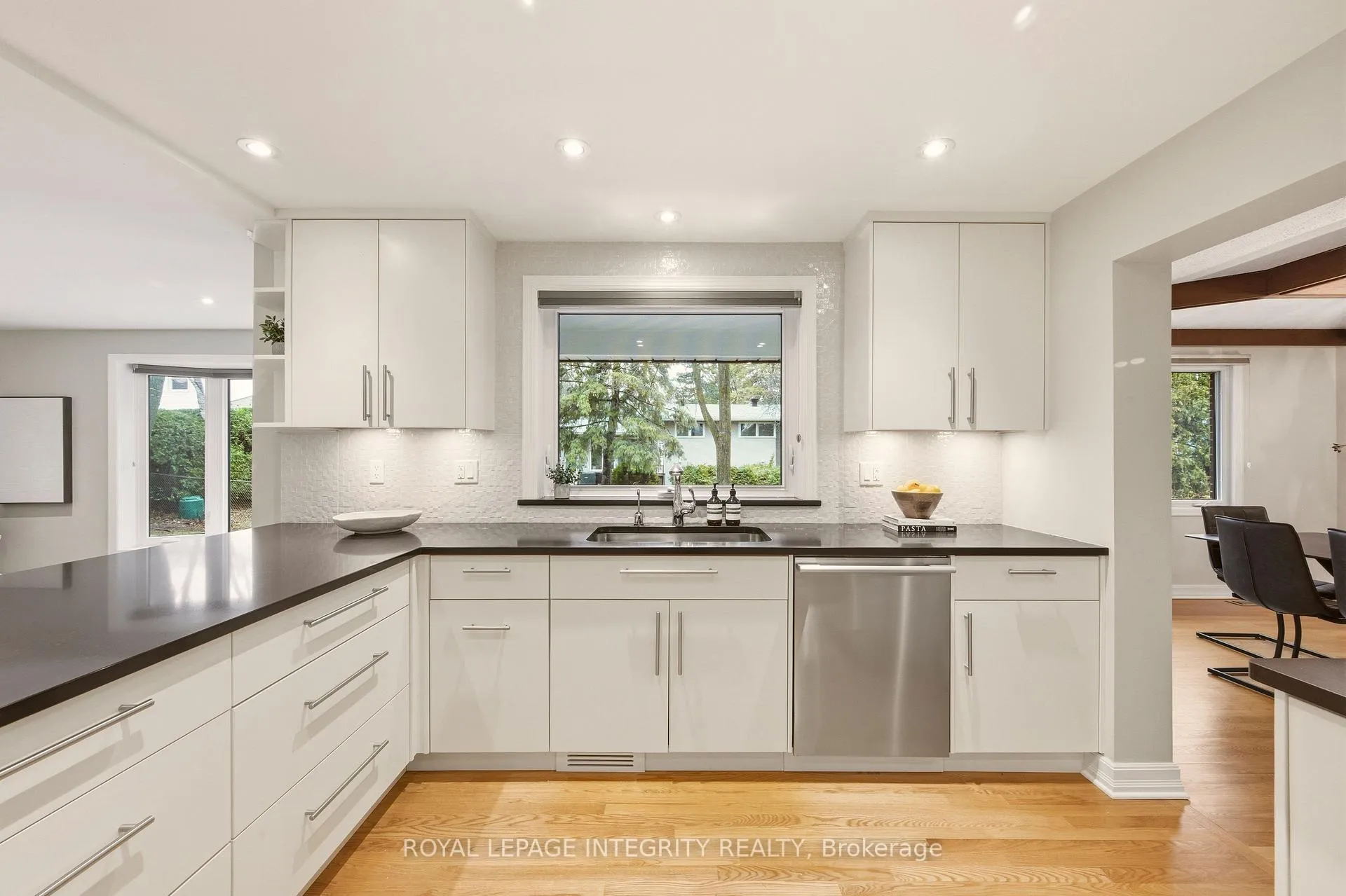 Photo 19 of 68 Beaver Ridge, Ottawa, City View/Skyline/Fisher Heights/Parkwood Hills — HOMEH
