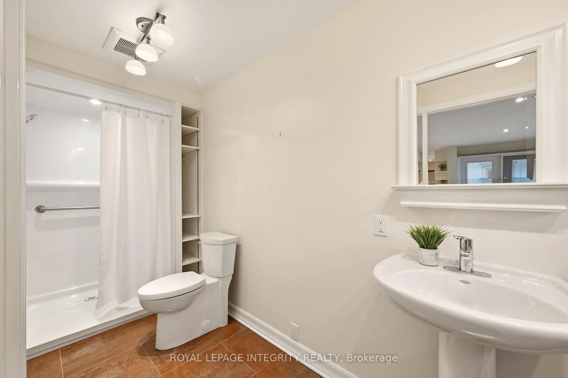 Photo 35 of 68 Beaver Ridge, Ottawa, City View/Skyline/Fisher Heights/Parkwood Hills — HOMEH