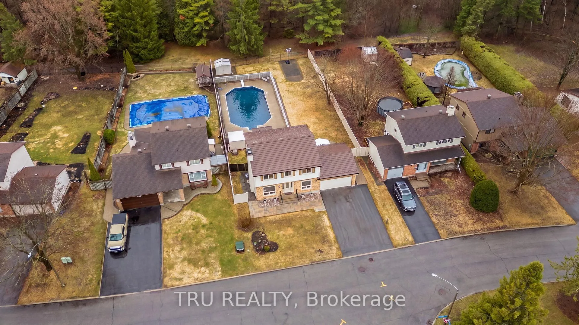 Photo 2 of 256 Hoylake Crescent, Ottawa, Bilberry Creek/Queenswood Heights — HOMEH