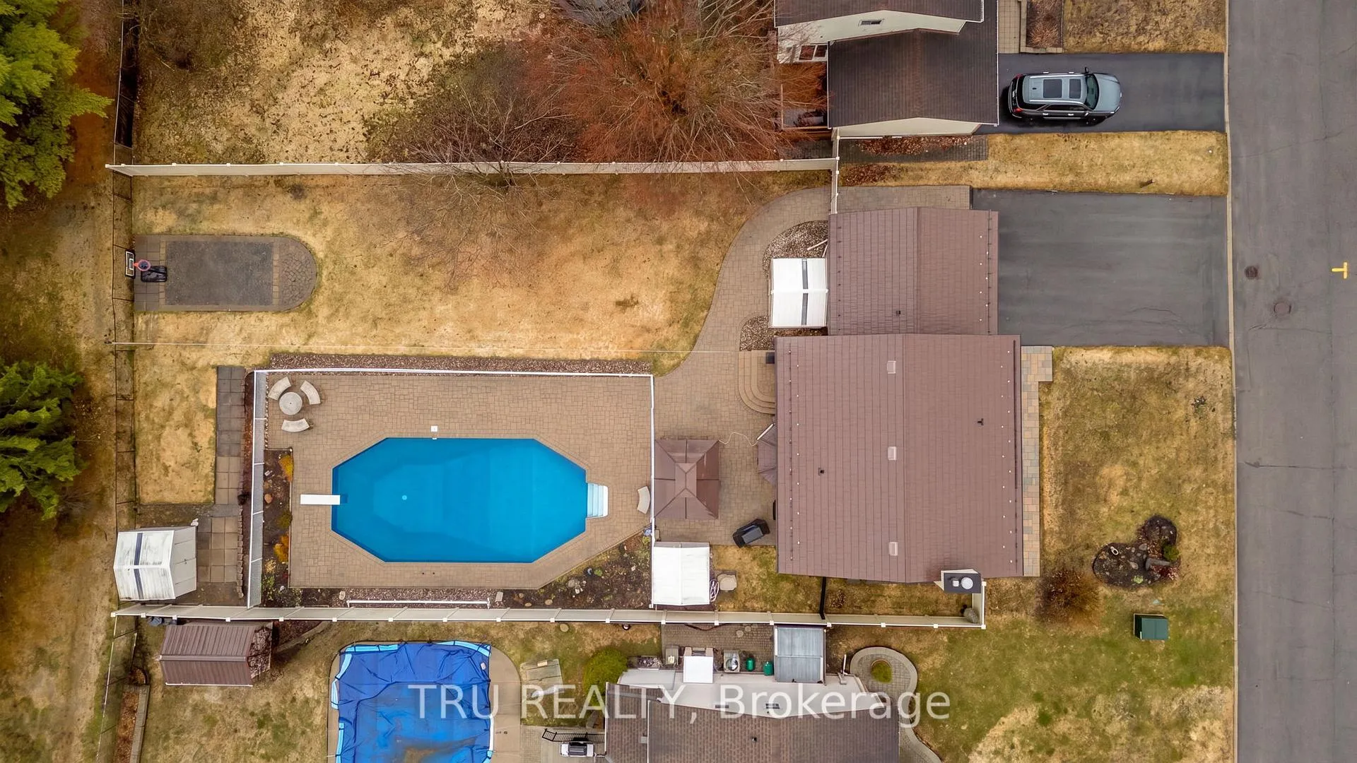 Photo 3 of 256 Hoylake Crescent, Ottawa, Bilberry Creek/Queenswood Heights — HOMEH