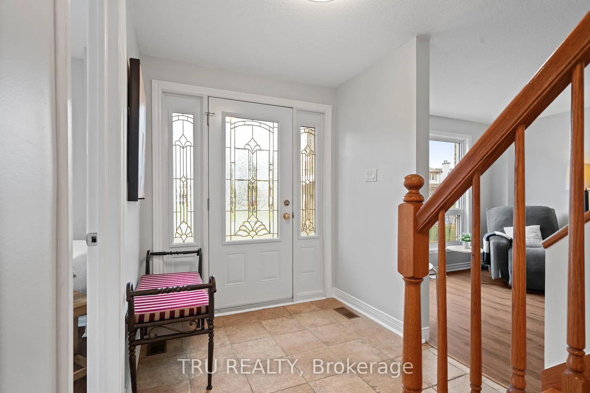 Photo 5 of 256 Hoylake Crescent, Ottawa, Bilberry Creek/Queenswood Heights — HOMEH