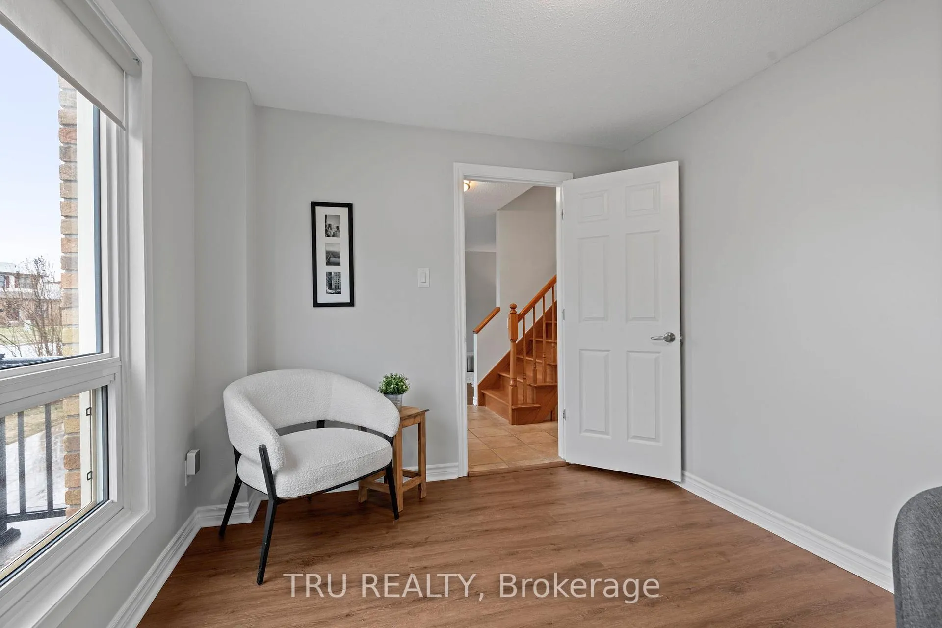 Photo 11 of 256 Hoylake Crescent, Ottawa, Bilberry Creek/Queenswood Heights — HOMEH
