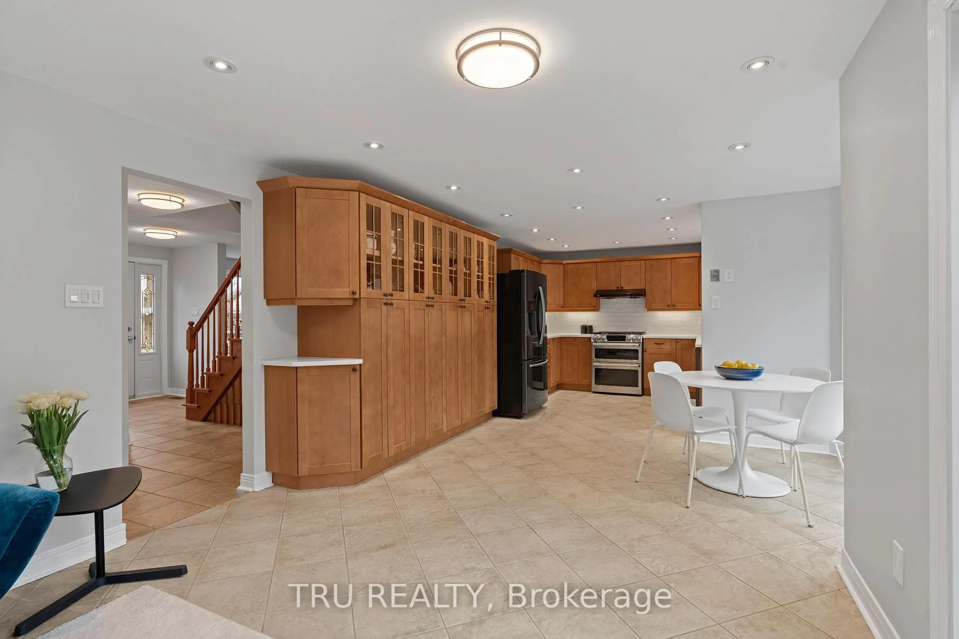 Photo 12 of 256 Hoylake Crescent, Ottawa, Bilberry Creek/Queenswood Heights — HOMEH