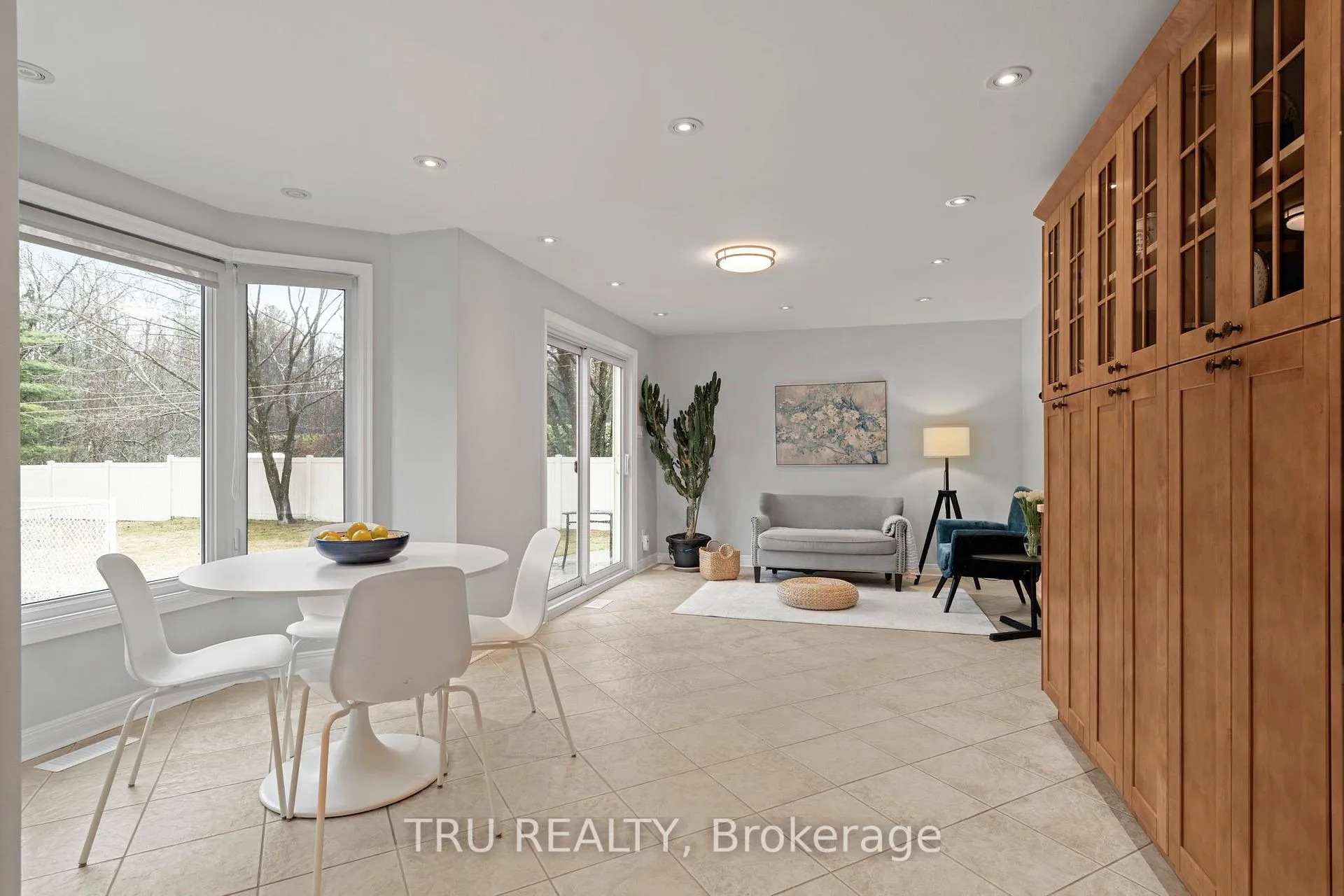 Photo 19 of 256 Hoylake Crescent, Ottawa, Bilberry Creek/Queenswood Heights — HOMEH