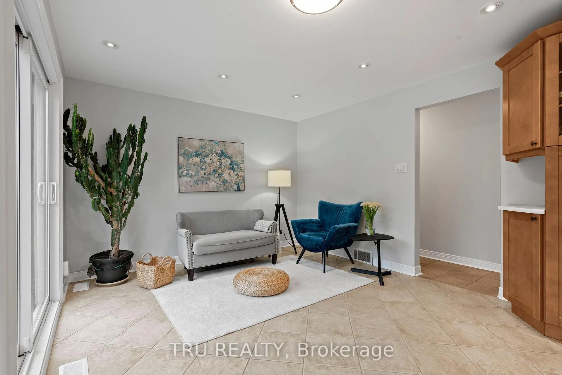 Photo 21 of 256 Hoylake Crescent, Ottawa, Bilberry Creek/Queenswood Heights — HOMEH