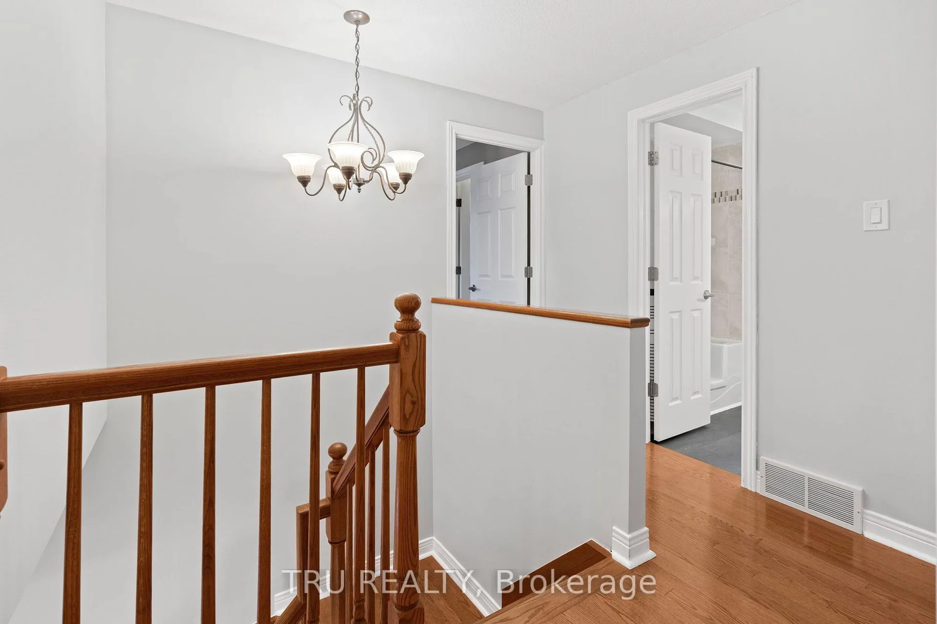 Photo 23 of 256 Hoylake Crescent, Ottawa, Bilberry Creek/Queenswood Heights — HOMEH