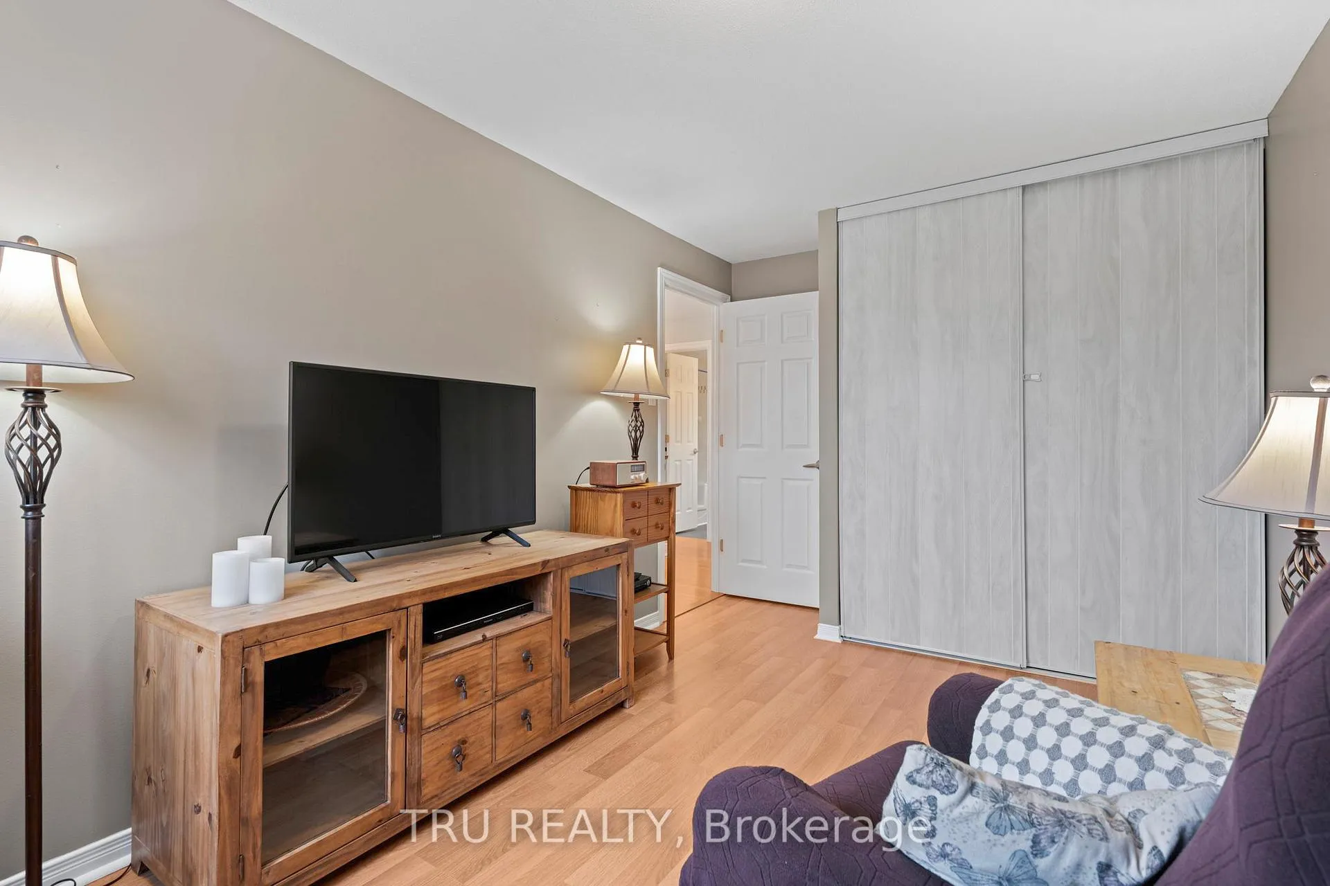 Photo 32 of 256 Hoylake Crescent, Ottawa, Bilberry Creek/Queenswood Heights — HOMEH