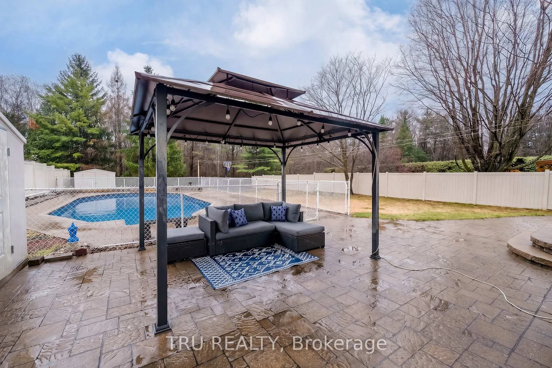 Photo 38 of 256 Hoylake Crescent, Ottawa, Bilberry Creek/Queenswood Heights — HOMEH