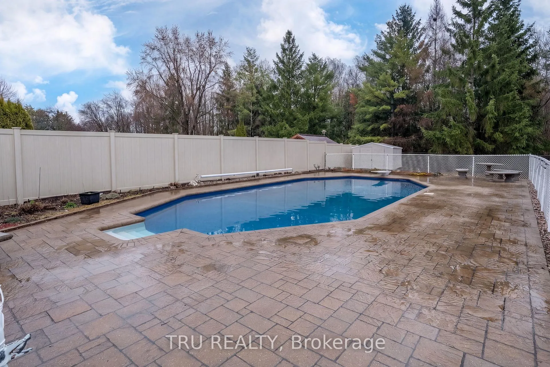 Photo 39 of 256 Hoylake Crescent, Ottawa, Bilberry Creek/Queenswood Heights — HOMEH