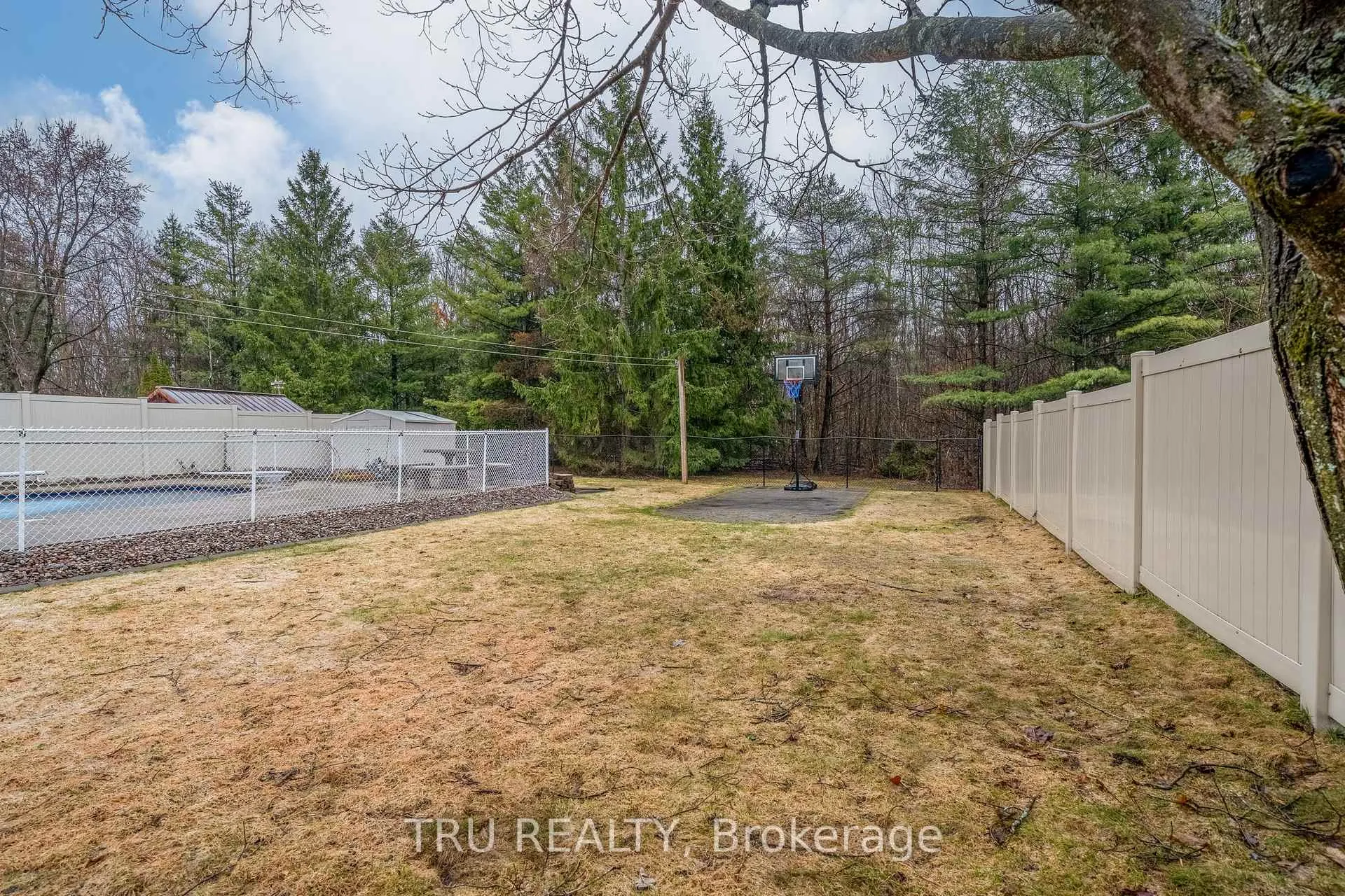 Photo 42 of 256 Hoylake Crescent, Ottawa, Bilberry Creek/Queenswood Heights — HOMEH