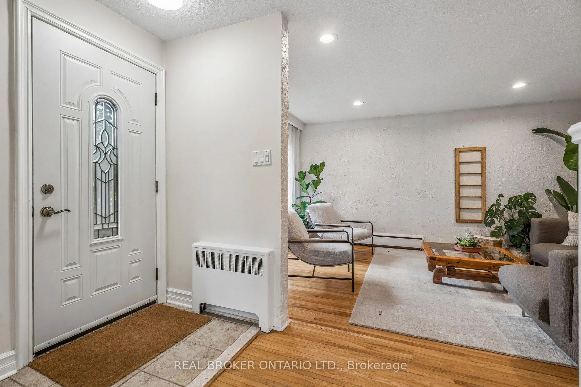Photo 4 of 40 Seaton Drive, Aurora, Aurora Highlands — HOMEH
