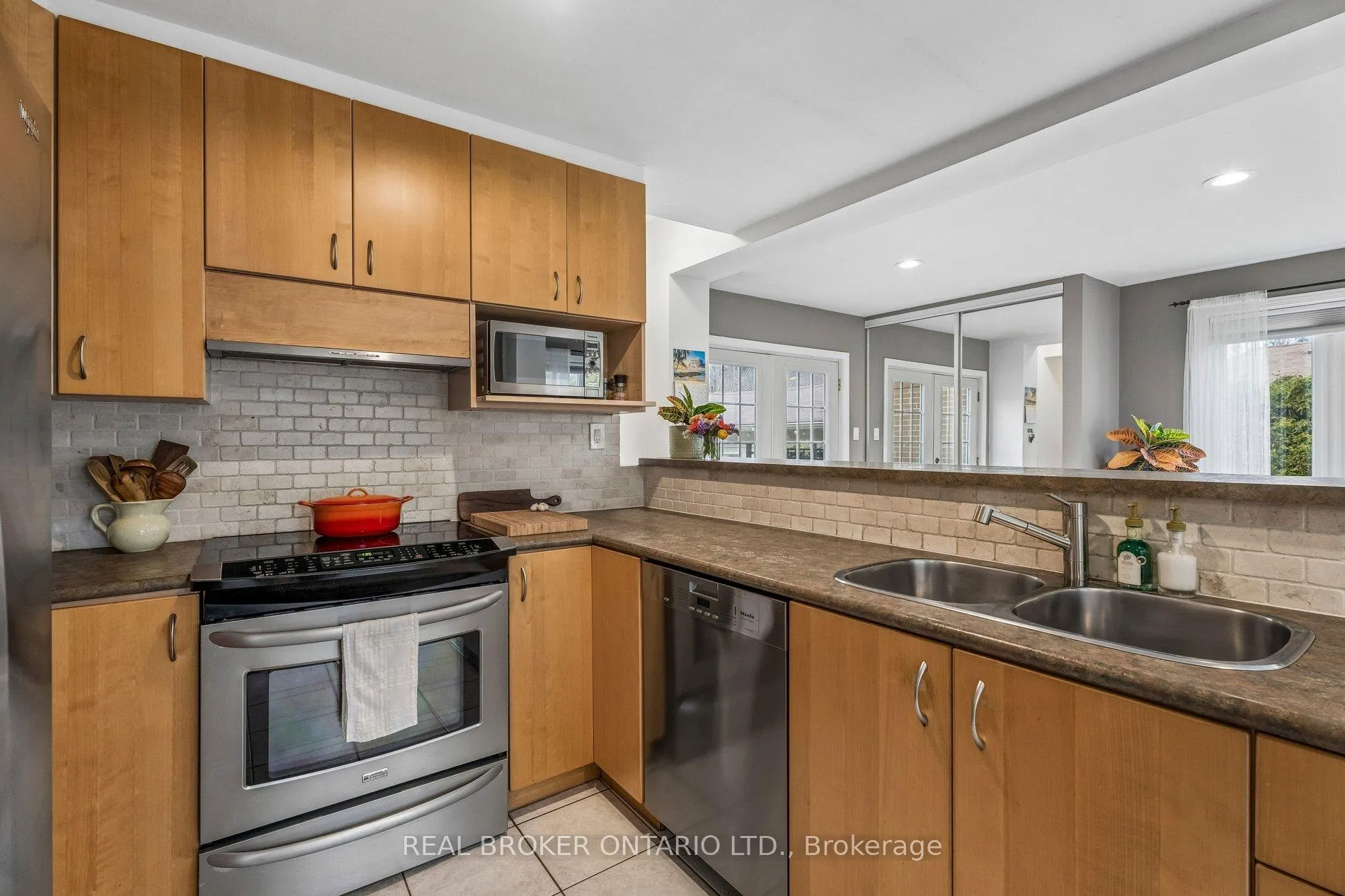 Photo 10 of 40 Seaton Drive, Aurora, Aurora Highlands — HOMEH