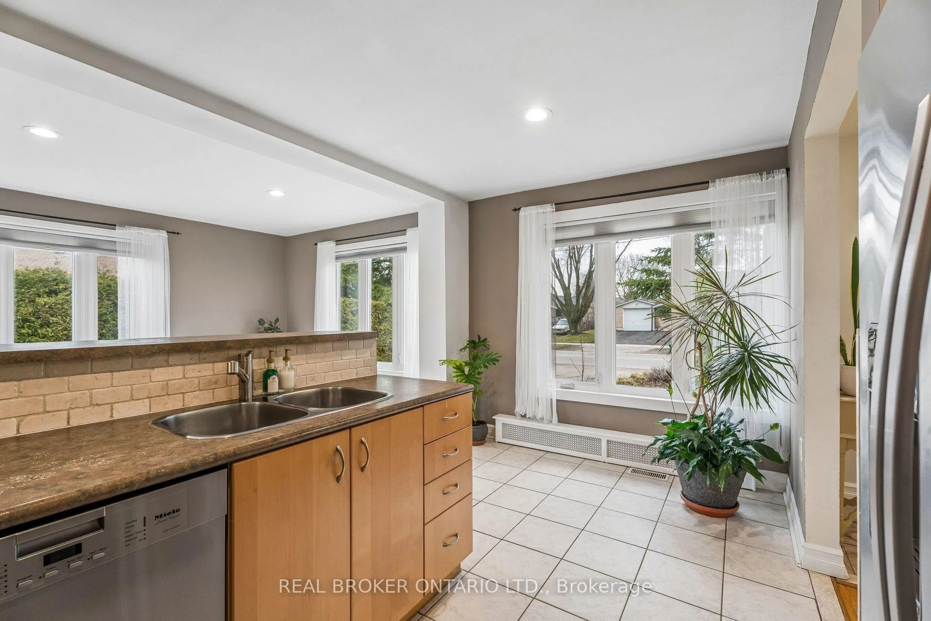 Photo 11 of 40 Seaton Drive, Aurora, Aurora Highlands — HOMEH