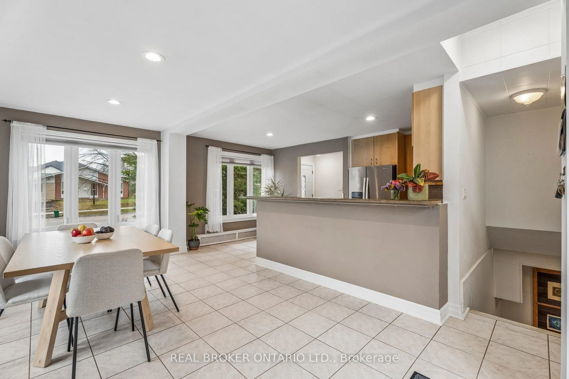 Photo 12 of 40 Seaton Drive, Aurora, Aurora Highlands — HOMEH