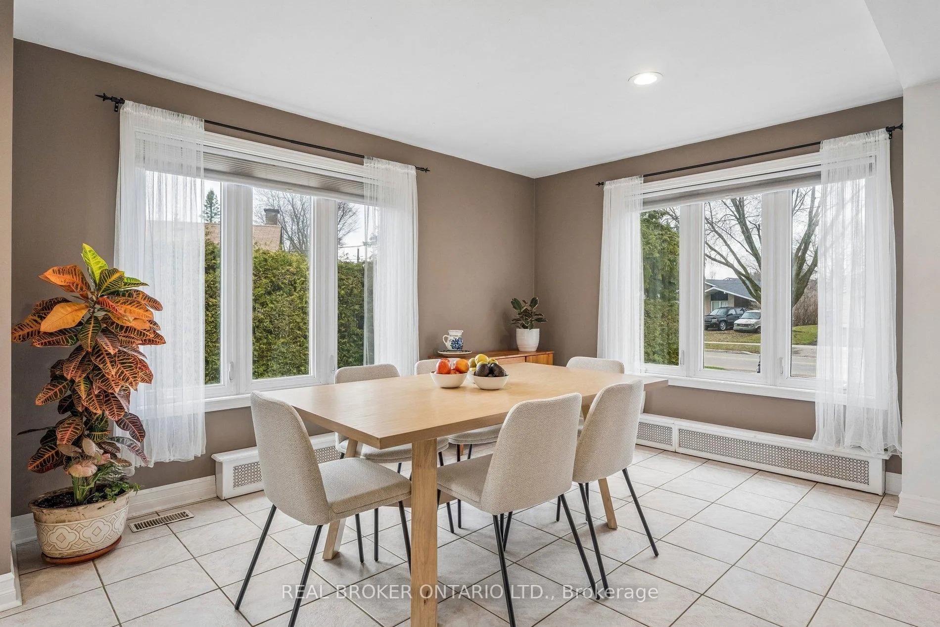 Photo 13 of 40 Seaton Drive, Aurora, Aurora Highlands — HOMEH