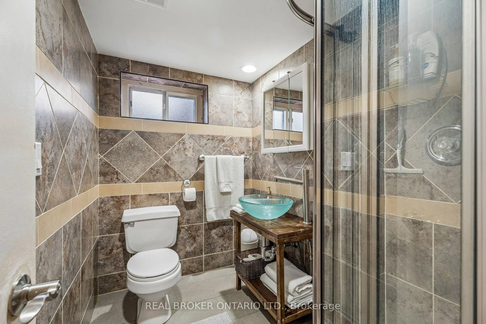 Photo 36 of 40 Seaton Drive, Aurora, Aurora Highlands — HOMEH