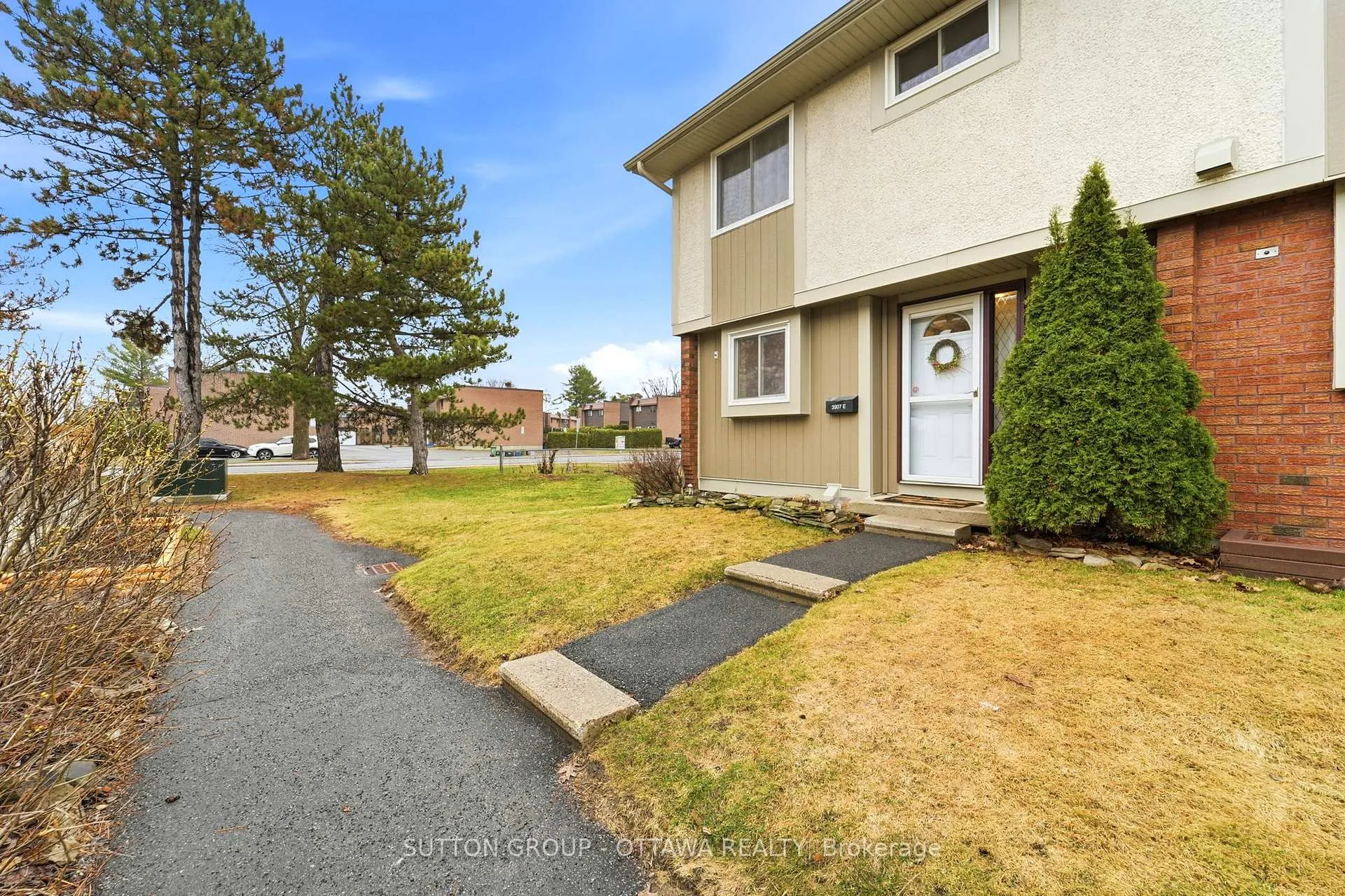 Photo 1 of 3907E Old Richmond Road, Ottawa, Arbeatha Park — HOMEH