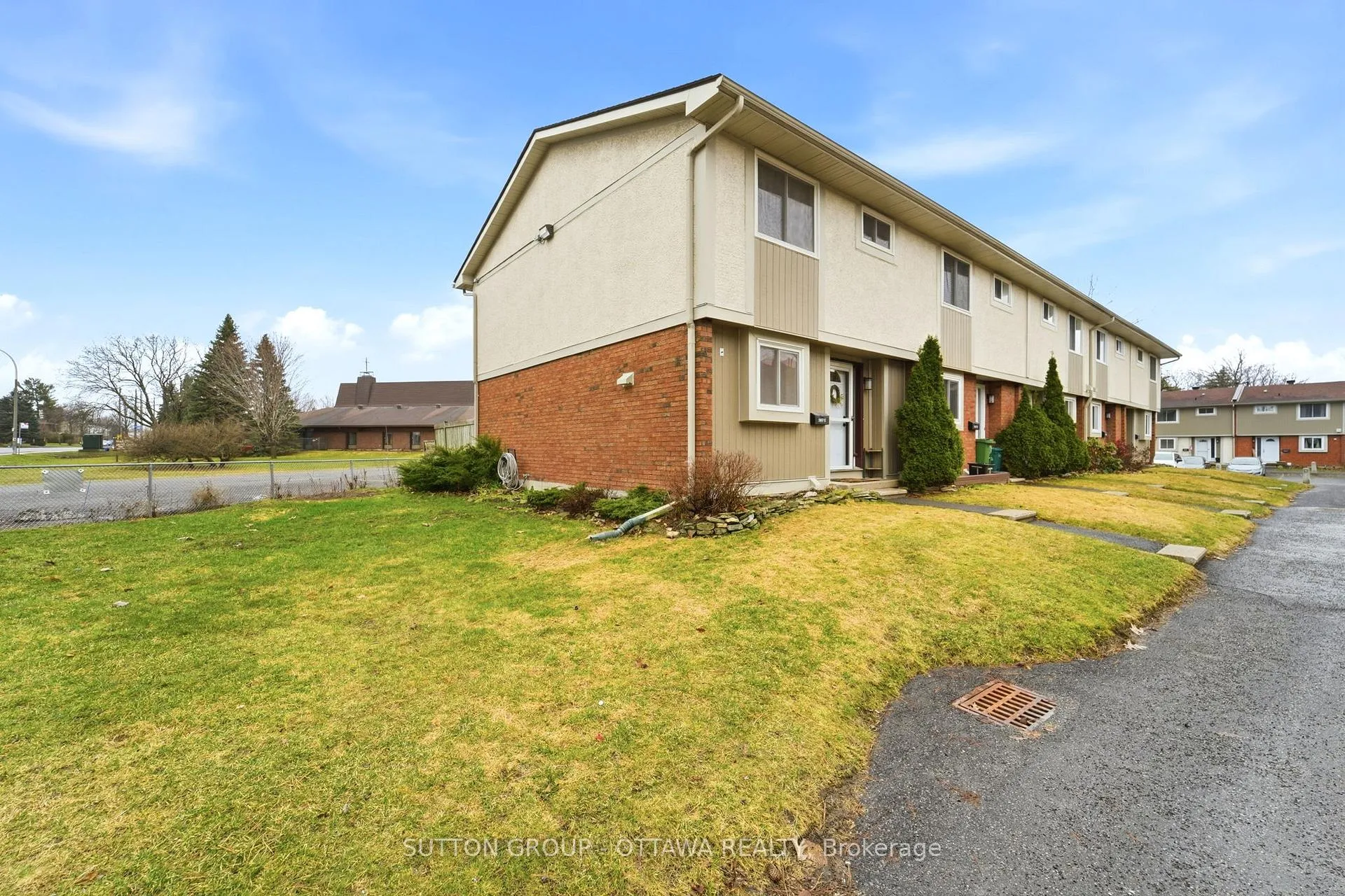 Photo 2 of 3907E Old Richmond Road, Ottawa, Arbeatha Park — HOMEH