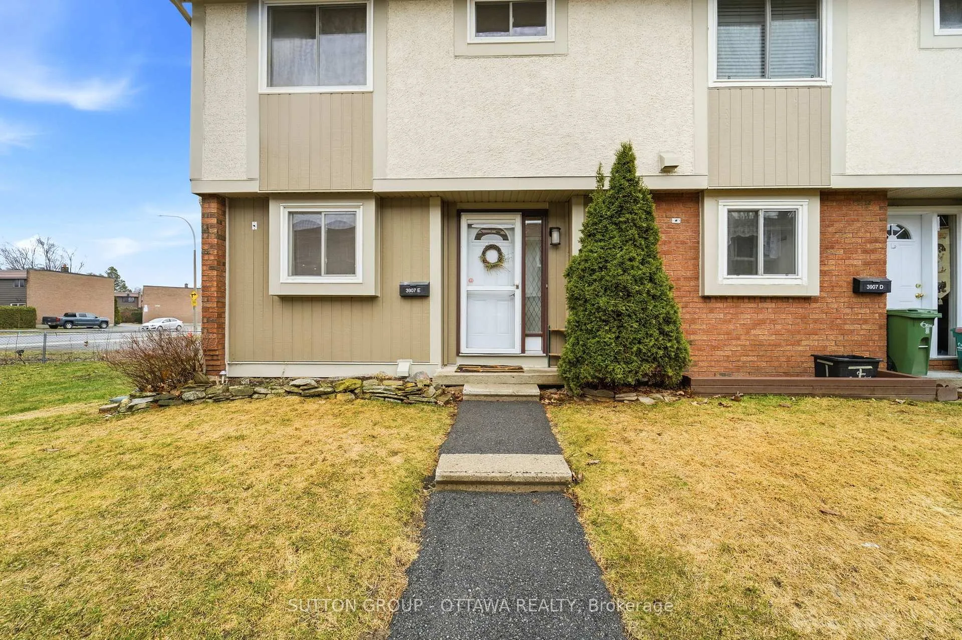 Photo 3 of 3907E Old Richmond Road, Ottawa, Arbeatha Park — HOMEH