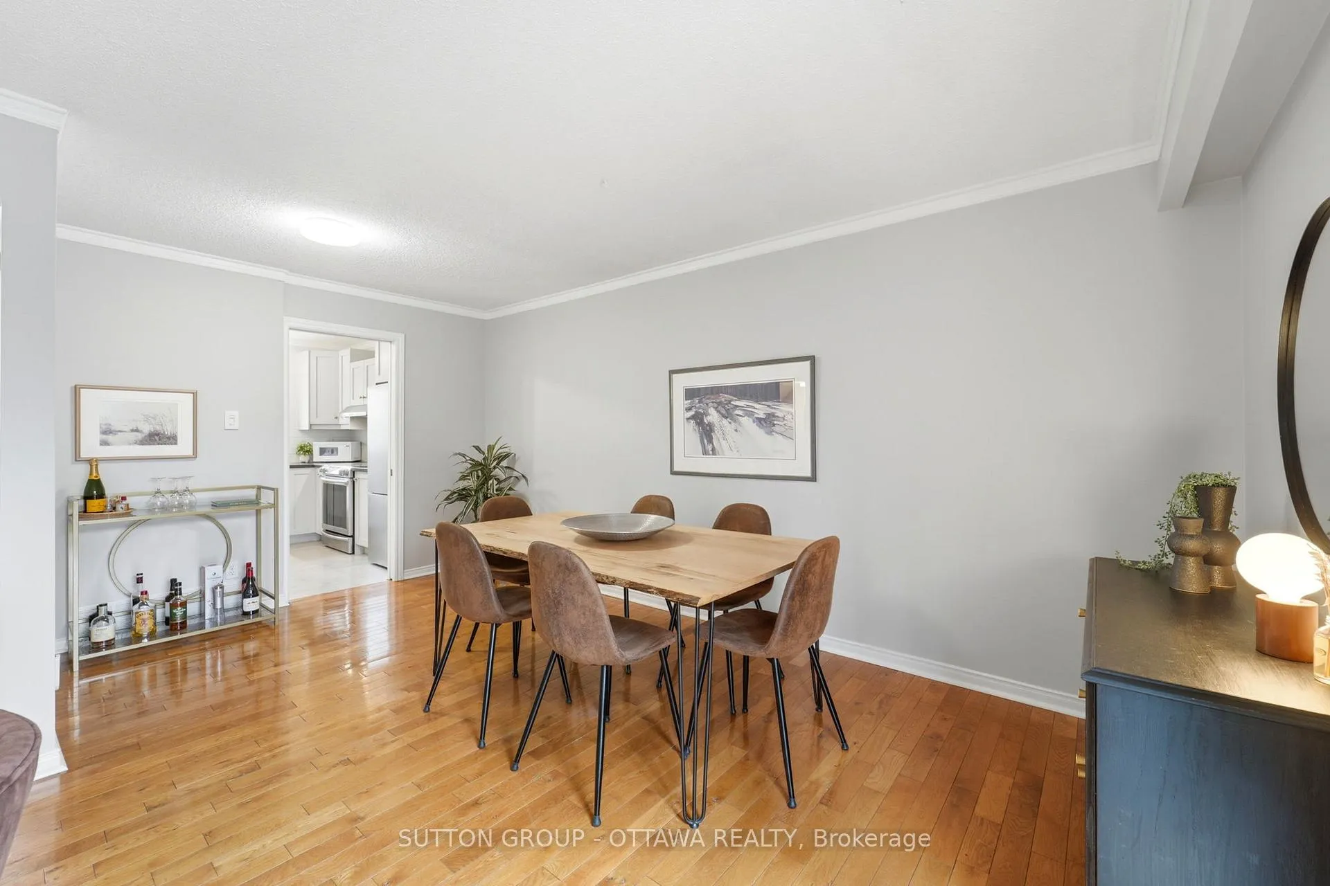 Photo 11 of 3907E Old Richmond Road, Ottawa, Arbeatha Park — HOMEH