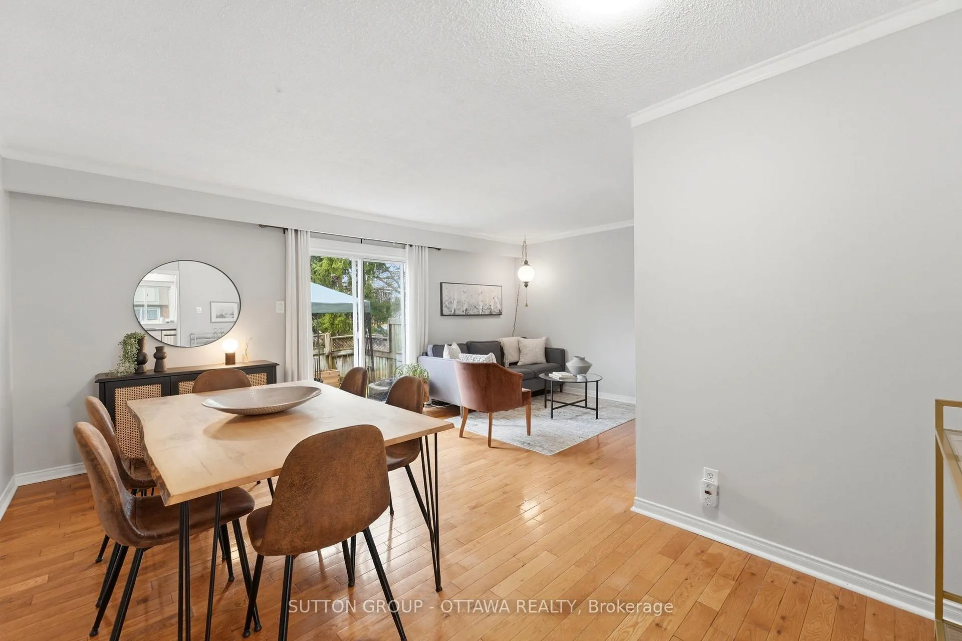 Photo 14 of 3907E Old Richmond Road, Ottawa, Arbeatha Park — HOMEH