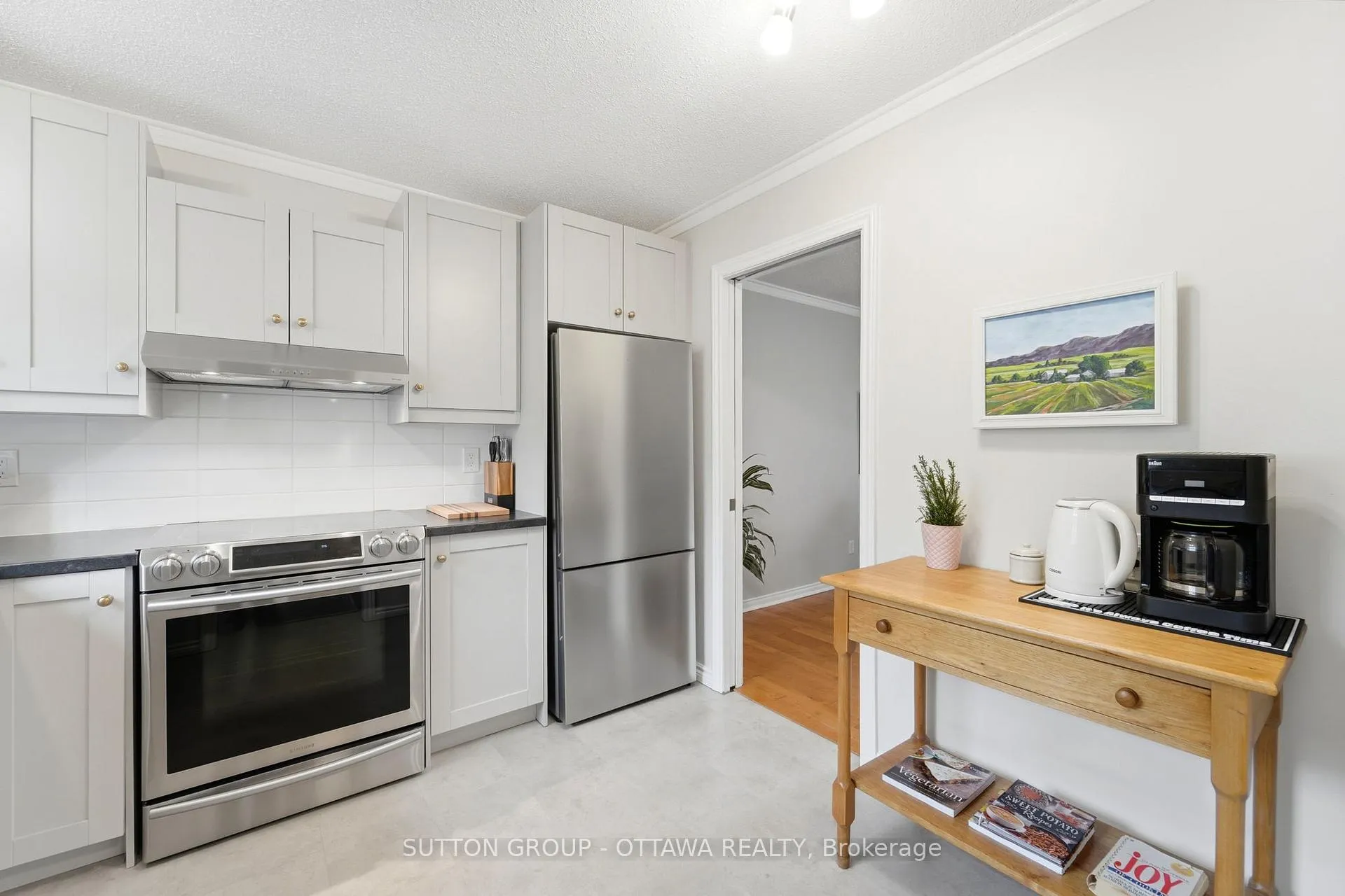 Photo 16 of 3907E Old Richmond Road, Ottawa, Arbeatha Park — HOMEH