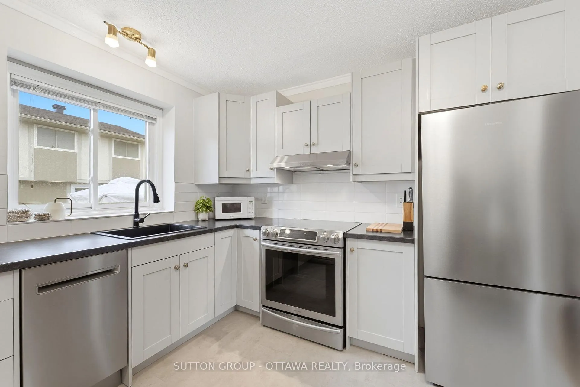Photo 17 of 3907E Old Richmond Road, Ottawa, Arbeatha Park — HOMEH