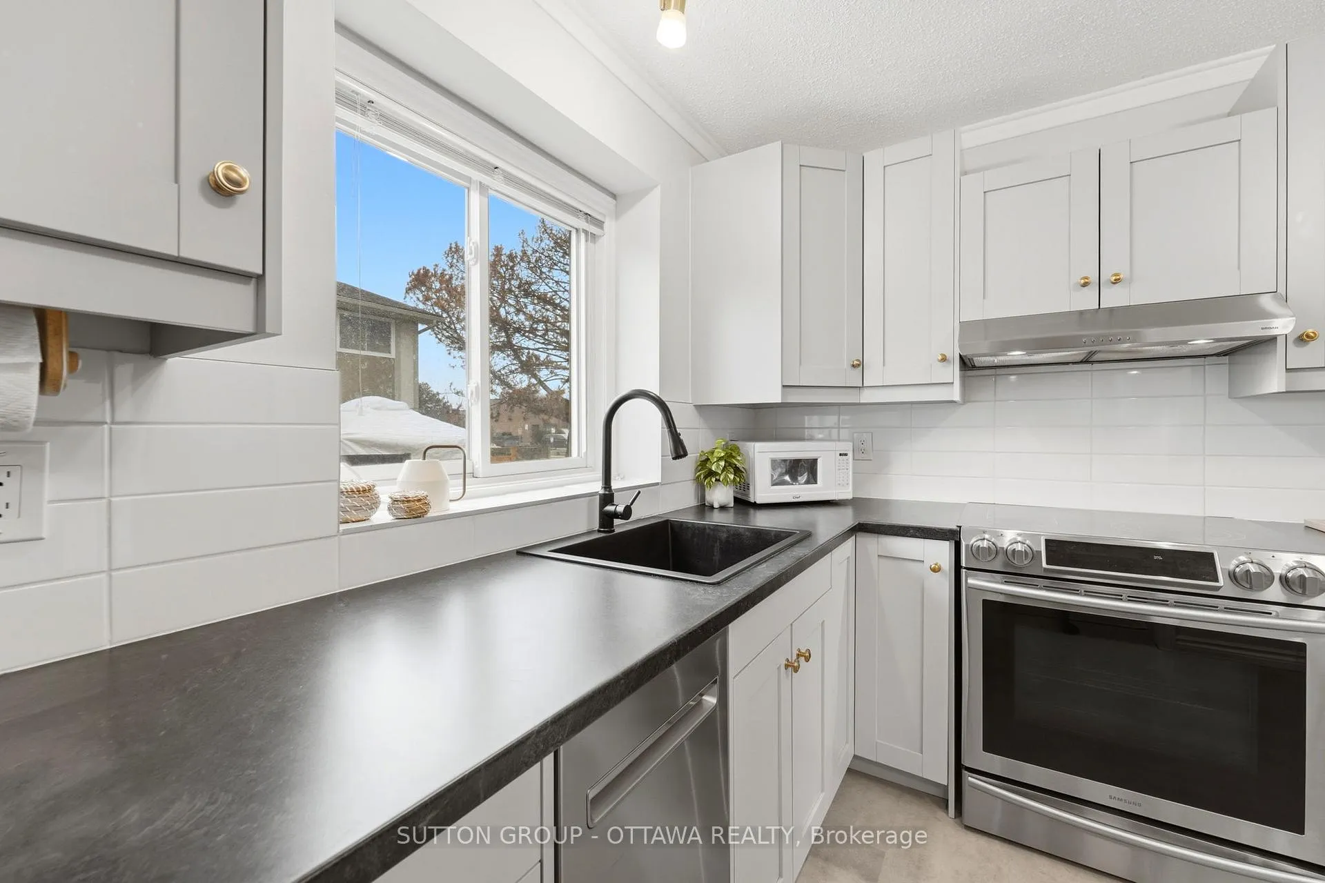 Photo 19 of 3907E Old Richmond Road, Ottawa, Arbeatha Park — HOMEH