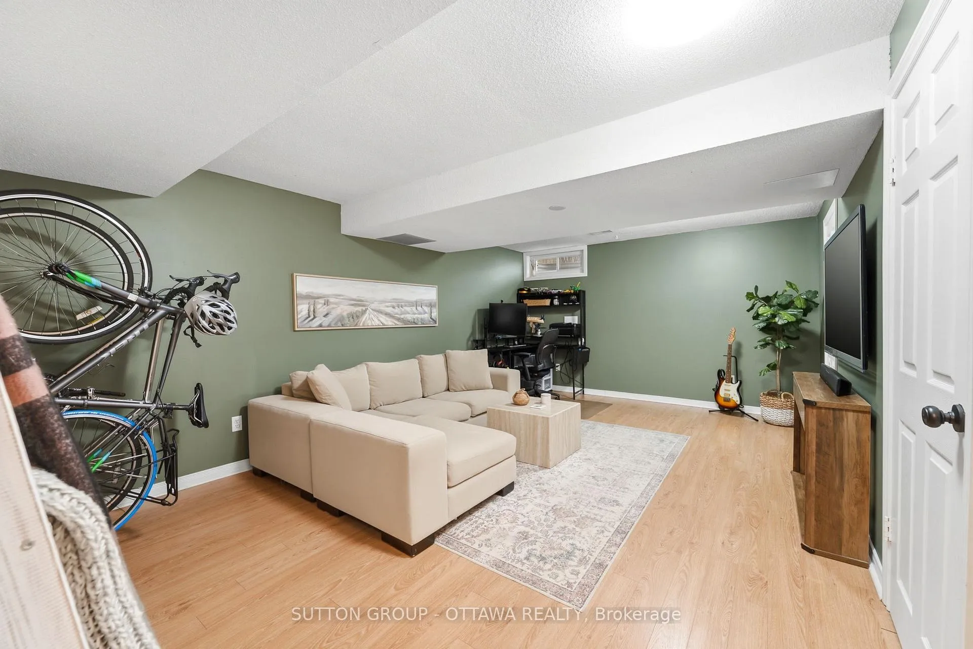 Photo 33 of 3907E Old Richmond Road, Ottawa, Arbeatha Park — HOMEH