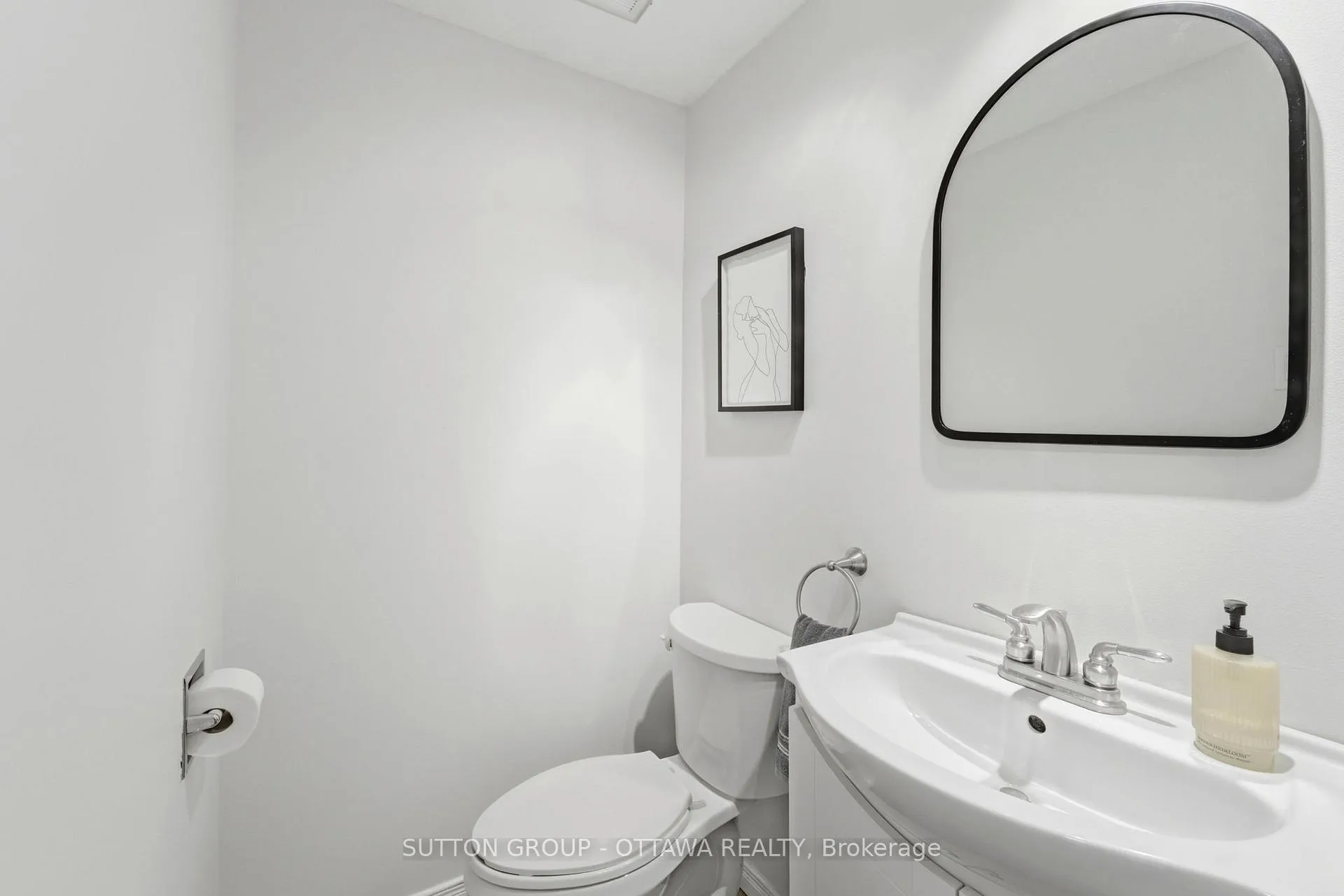 Photo 35 of 3907E Old Richmond Road, Ottawa, Arbeatha Park — HOMEH