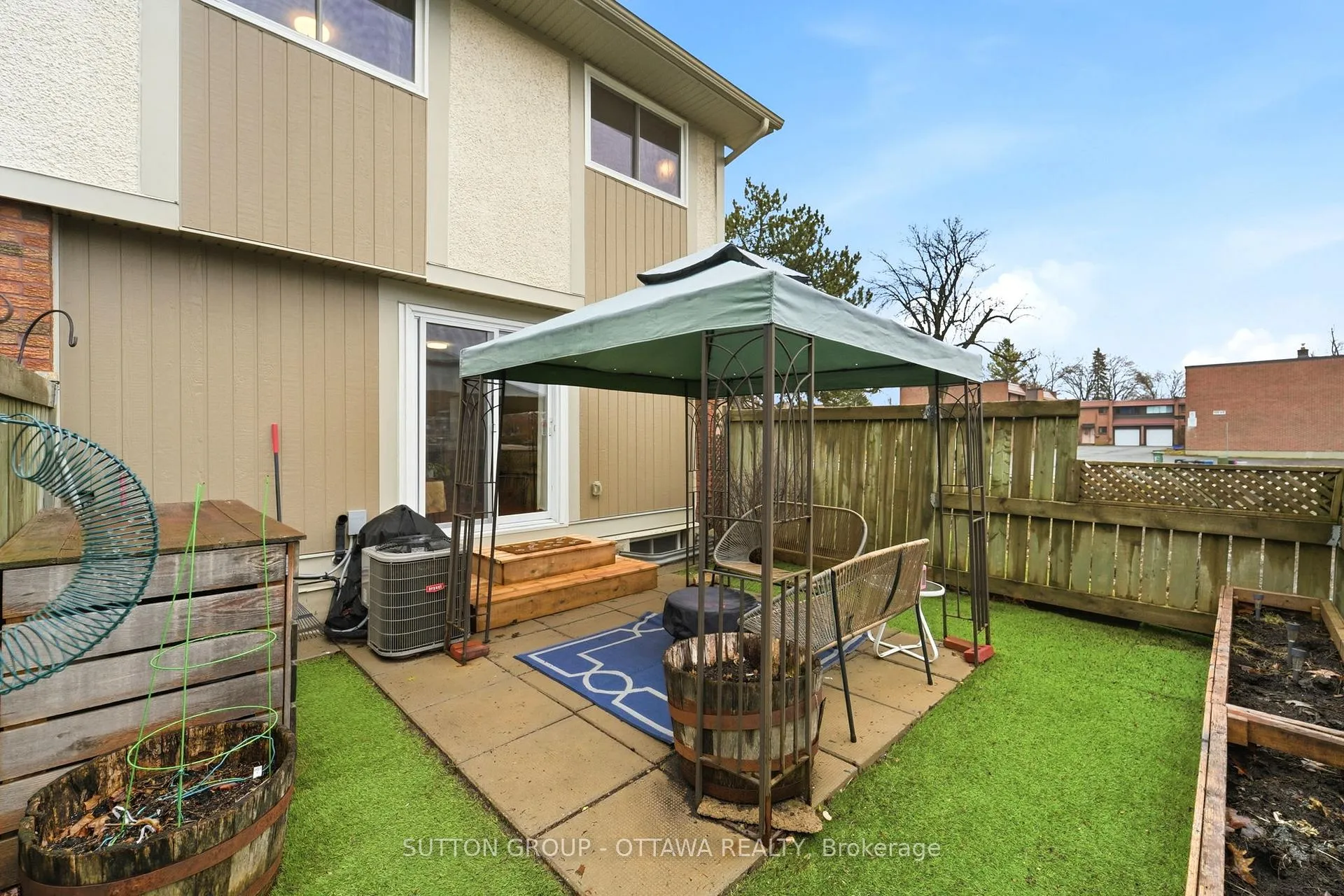 Photo 39 of 3907E Old Richmond Road, Ottawa, Arbeatha Park — HOMEH