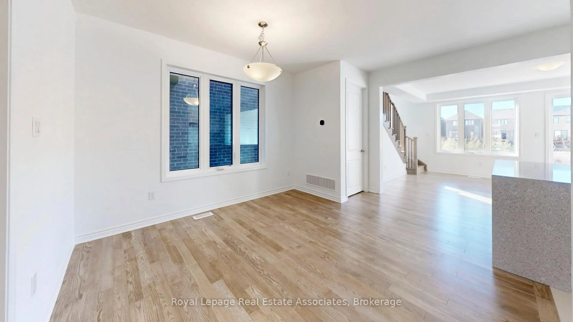 Photo 10 of 1531 Whitlock Avenue, Milton, Bowes — HOMEH