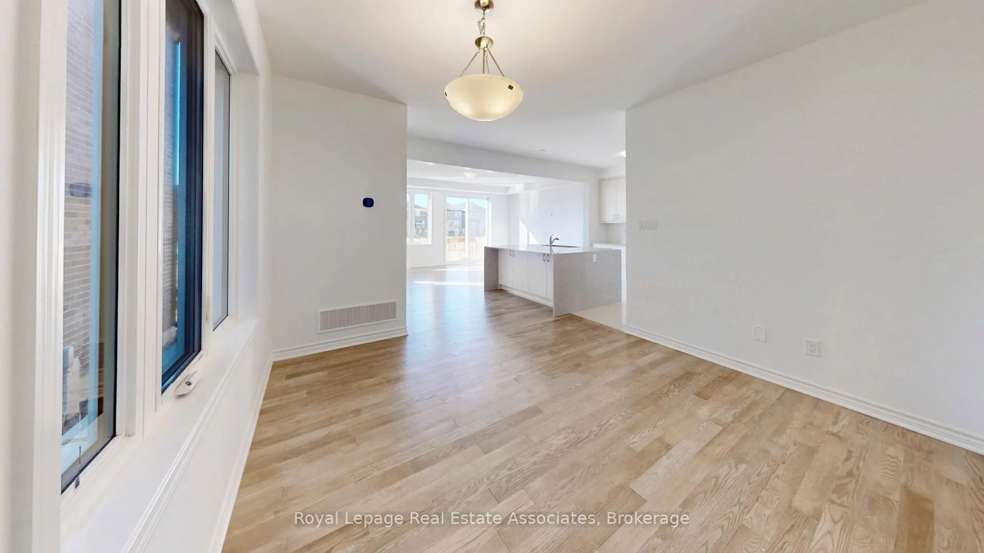 Photo 11 of 1531 Whitlock Avenue, Milton, Bowes — HOMEH