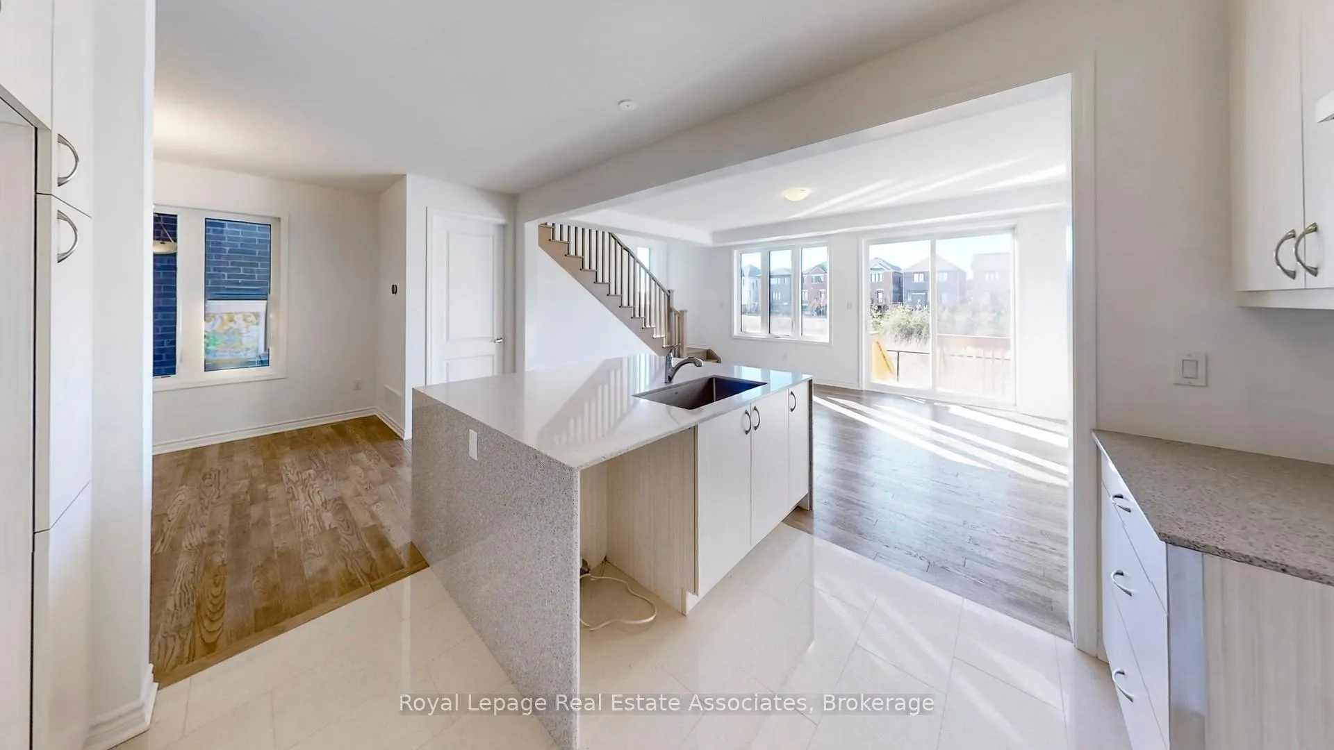 Photo 16 of 1531 Whitlock Avenue, Milton, Bowes — HOMEH