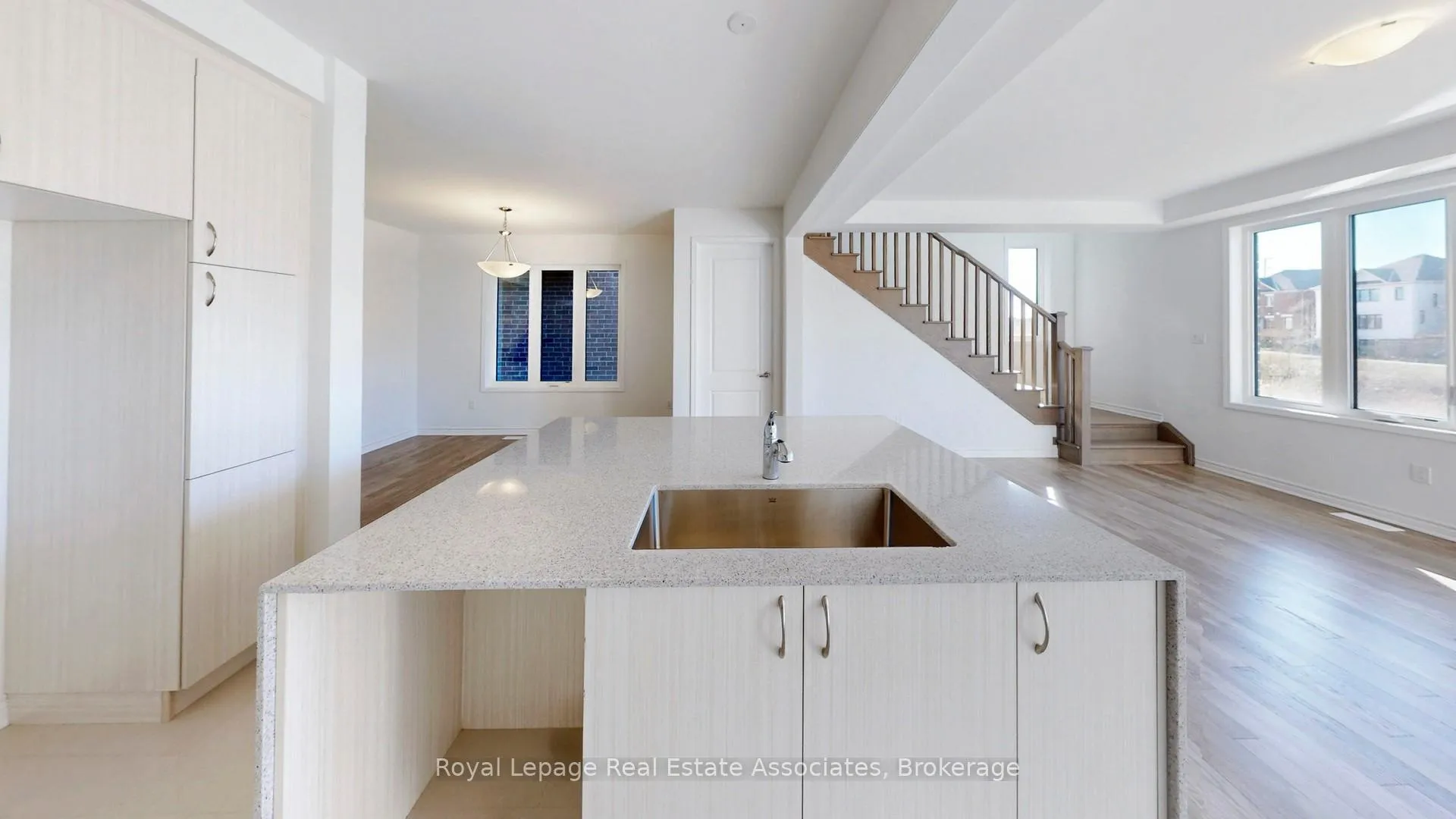 Photo 18 of 1531 Whitlock Avenue, Milton, Bowes — HOMEH