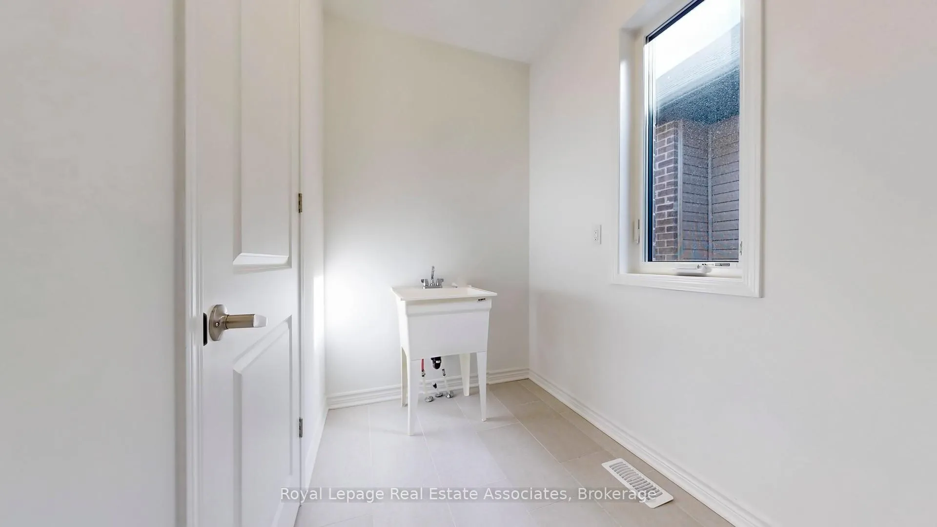 Photo 44 of 1531 Whitlock Avenue, Milton, Bowes — HOMEH