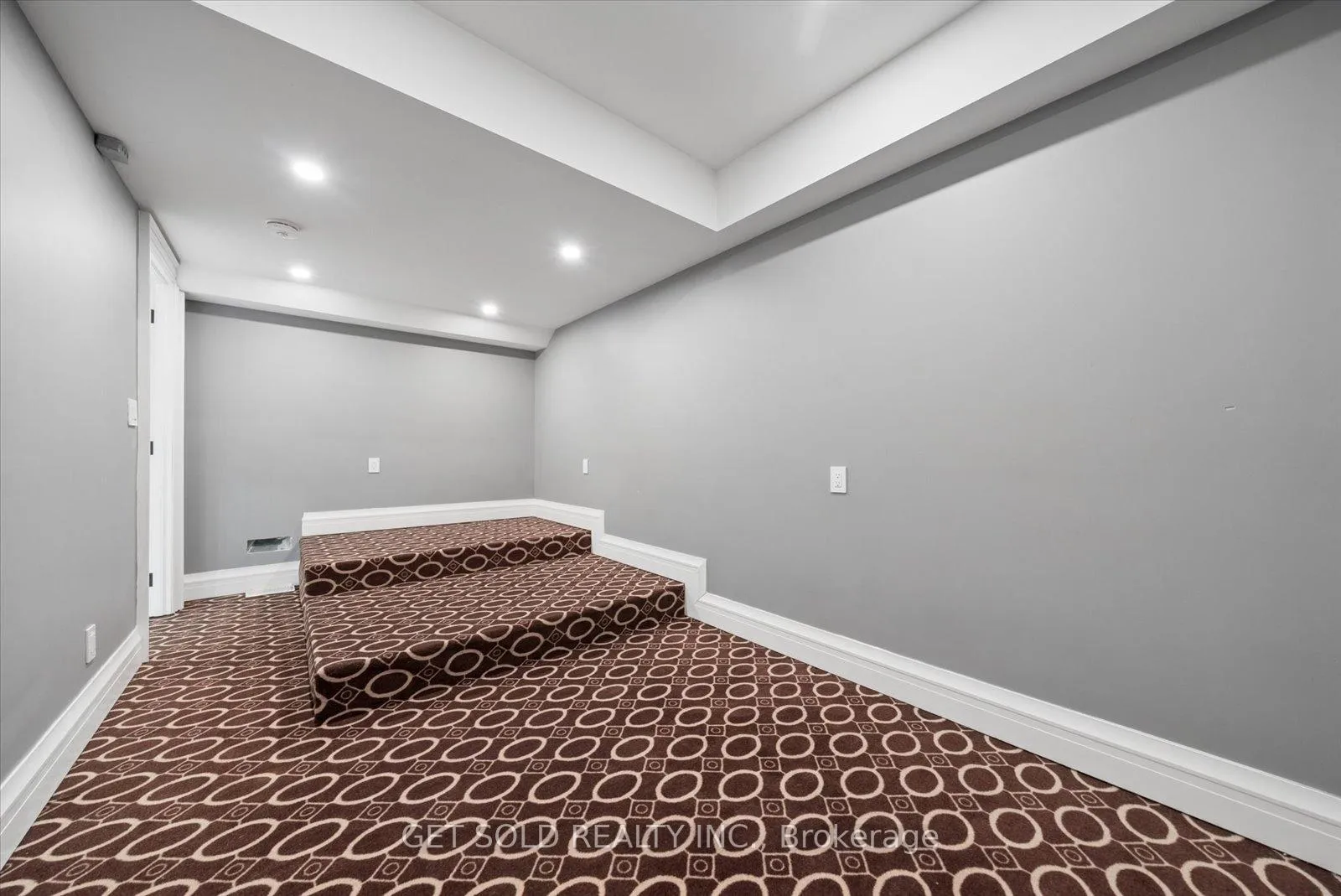 Photo 32 of 5040 Mount Nemo Crescent, Burlington, Rural Burlington — HOMEH