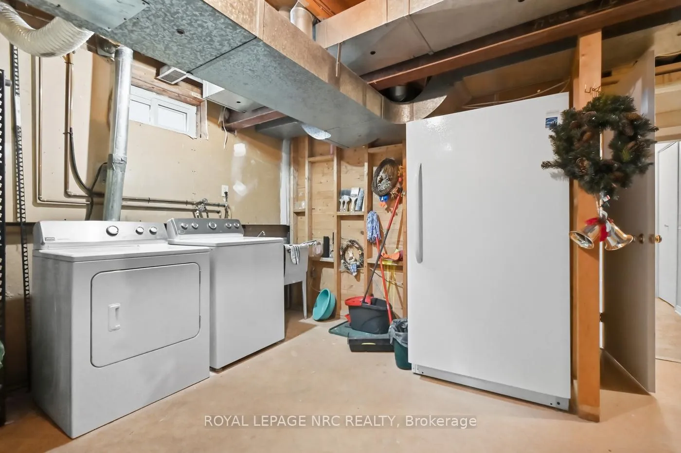 Photo 36 of 6164 Crimson Drive, Niagara Falls, Oldfield — HOMEH