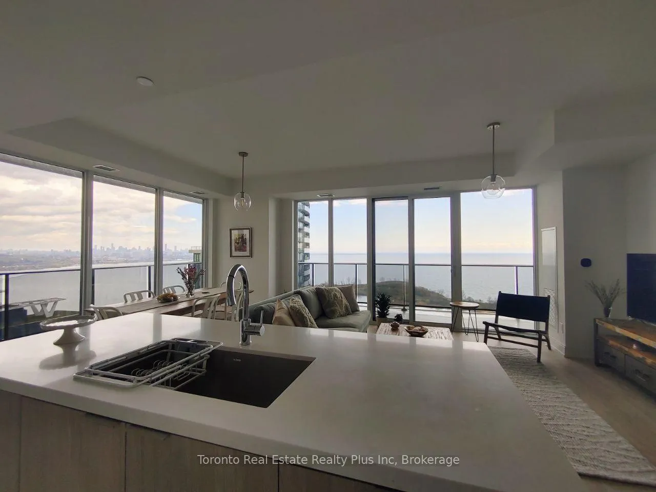 Photo 6 of Unit 2604, 70 Annie Craig Drive, Etobicoke, Mimico — HOMEH