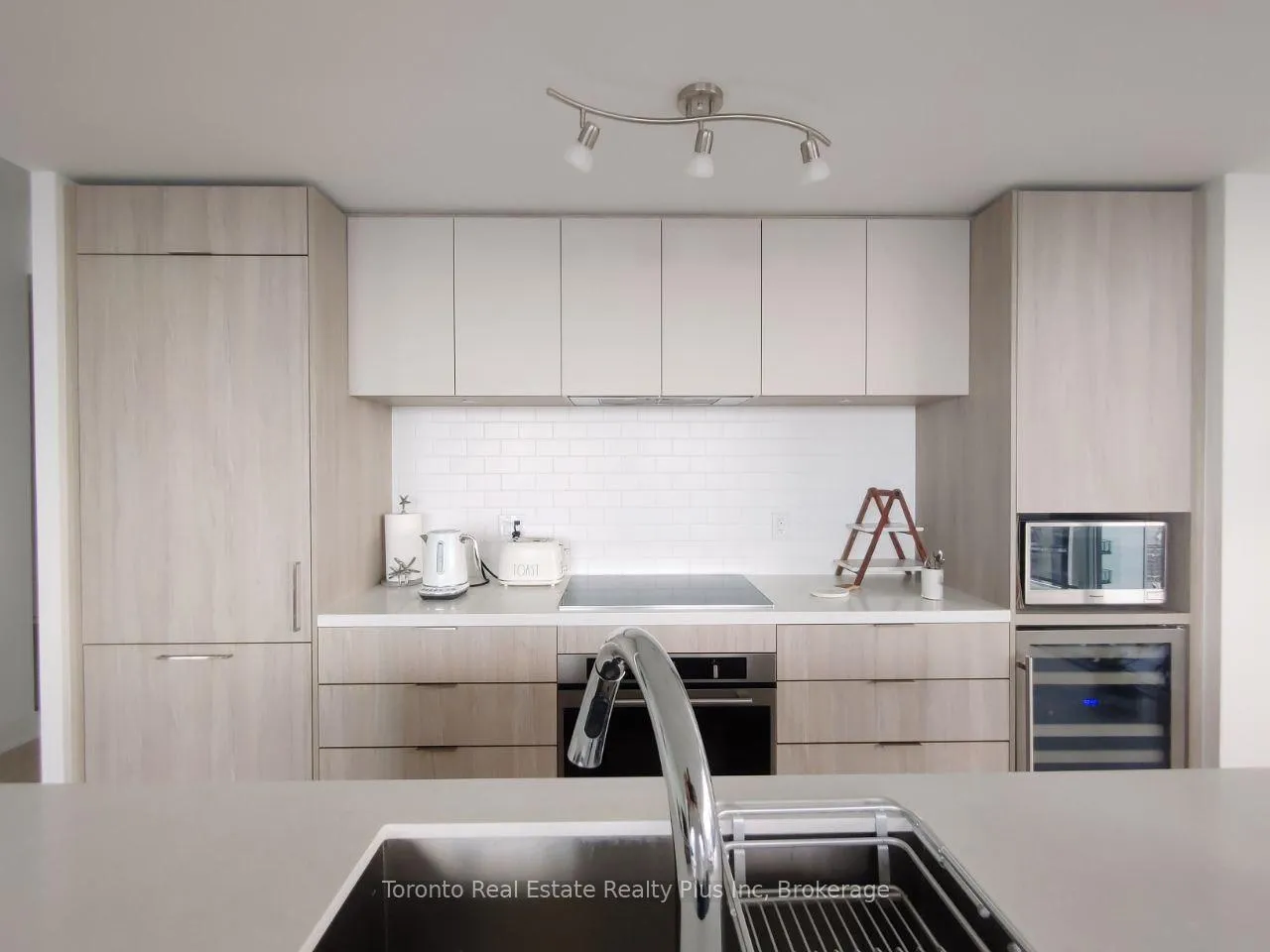 Photo 10 of Unit 2604, 70 Annie Craig Drive, Etobicoke, Mimico — HOMEH