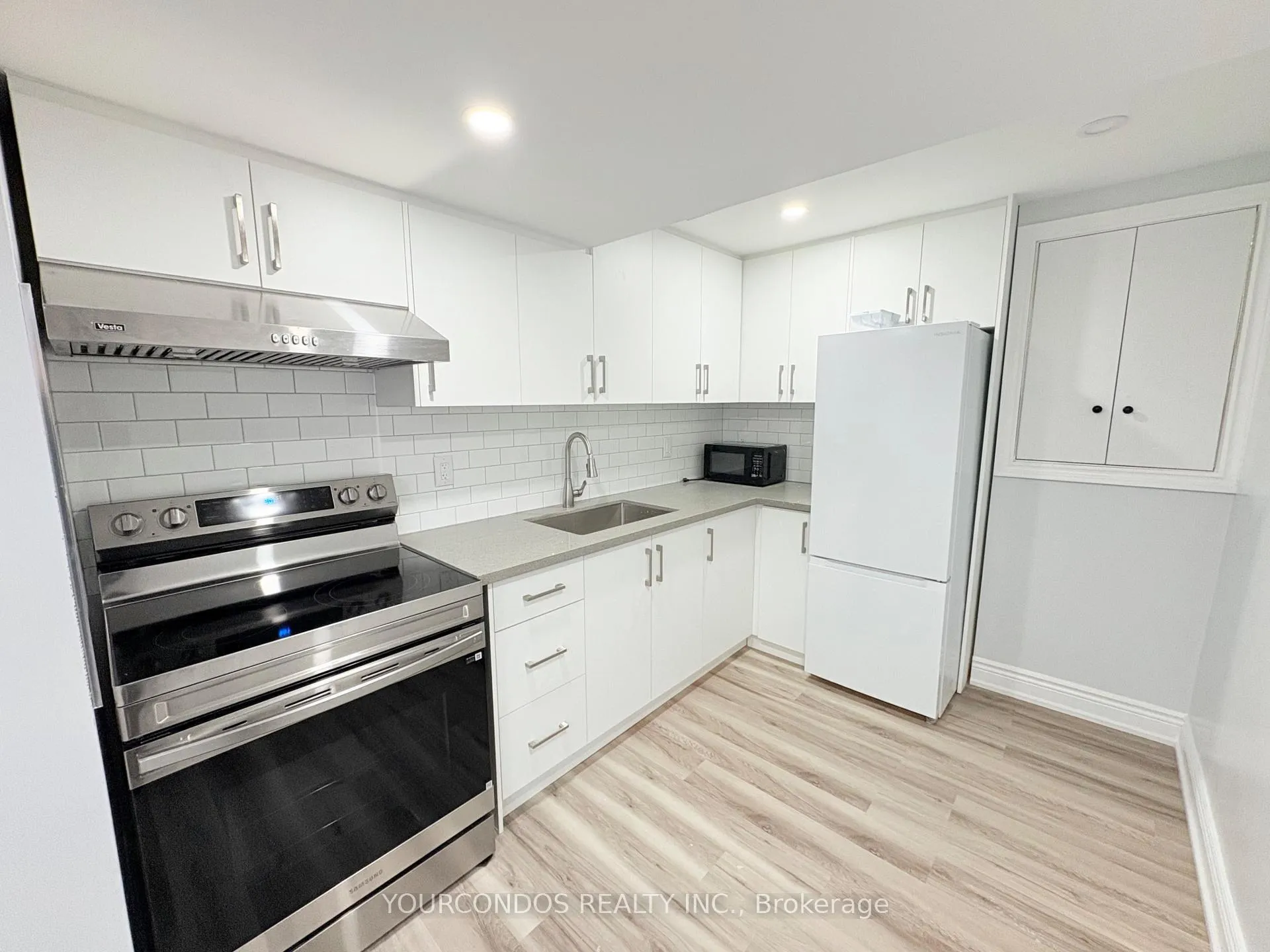 Photo 3 of Unit Bsmt, 30 Lavron Court, Markham, Middlefield — HOMEH