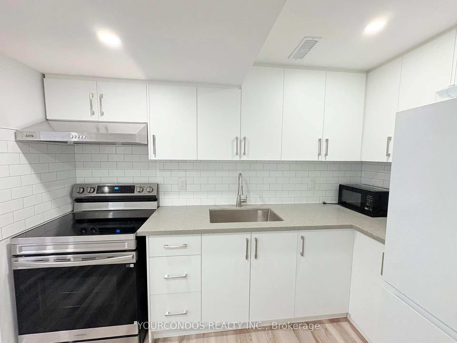 Photo 4 of Unit Bsmt, 30 Lavron Court, Markham, Middlefield — HOMEH