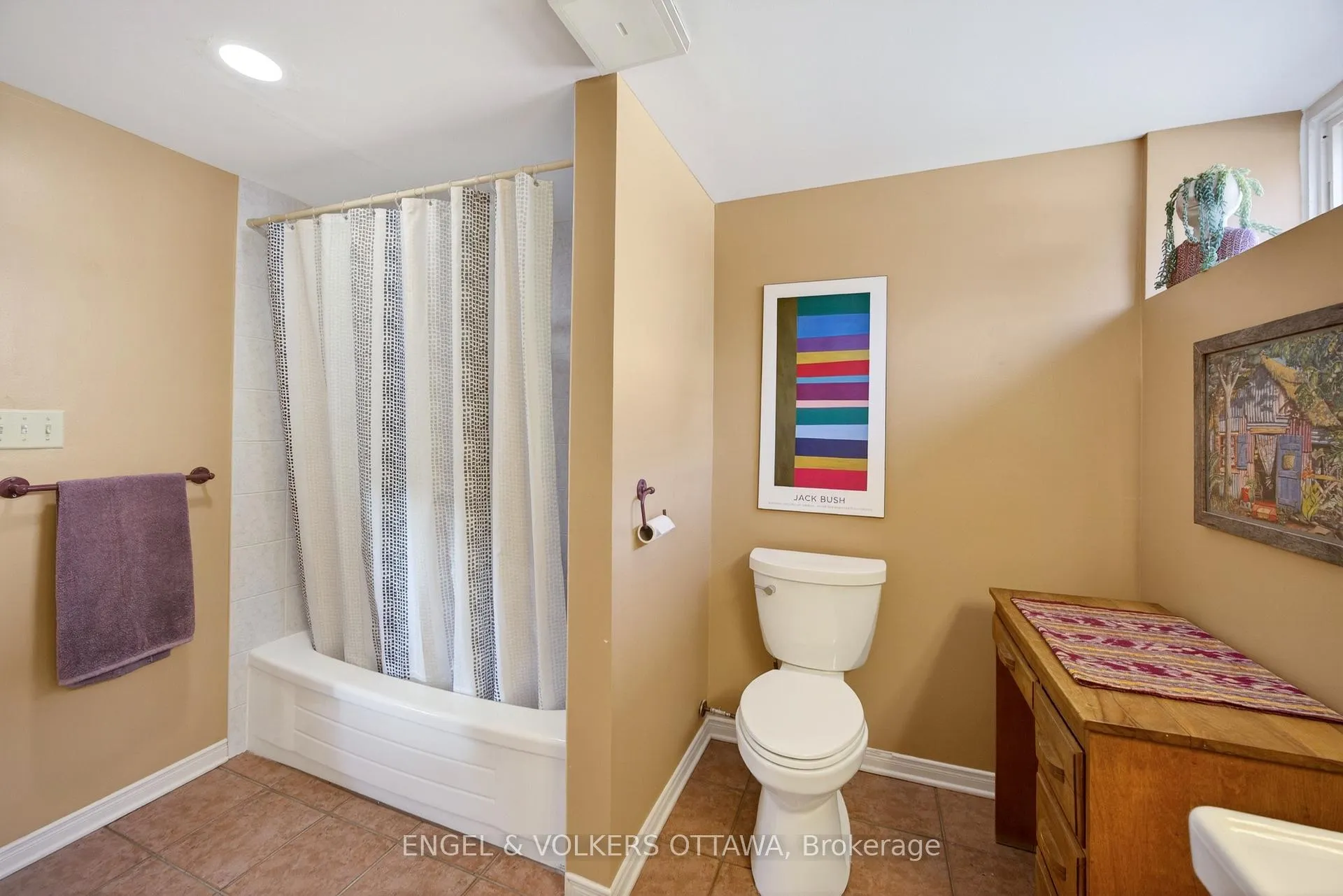 Photo 17 of 424 Lochaber Avenue, Ottawa, Westboro West — HOMEH