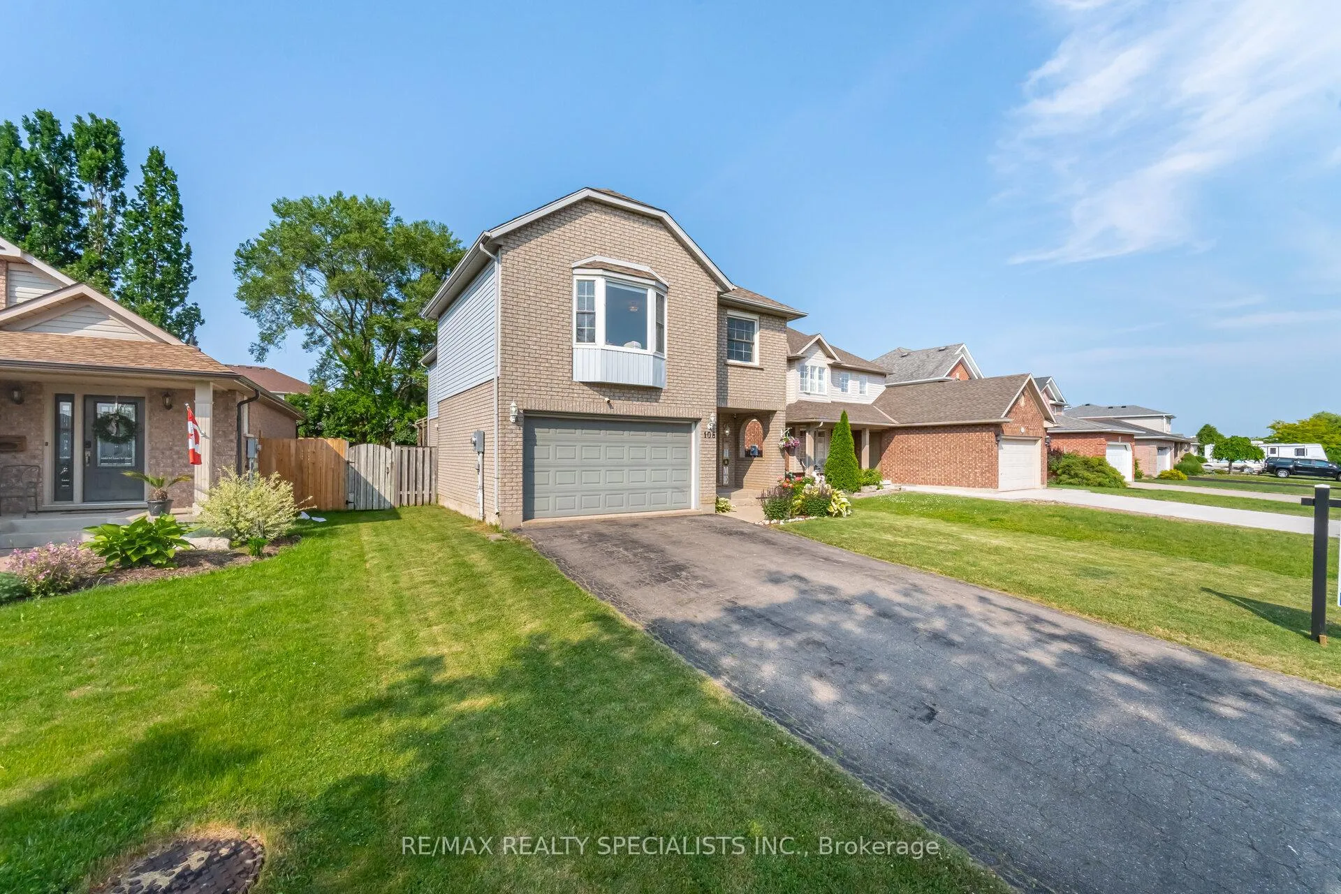 Photo 2 of 108 Confederation Avenue, Thorold, Confederation Heights — HOMEH
