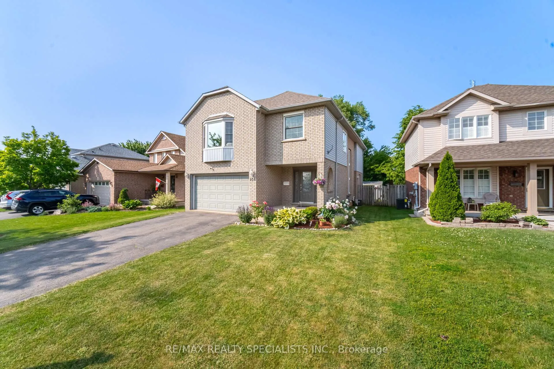 Photo 3 of 108 Confederation Avenue, Thorold, Confederation Heights — HOMEH