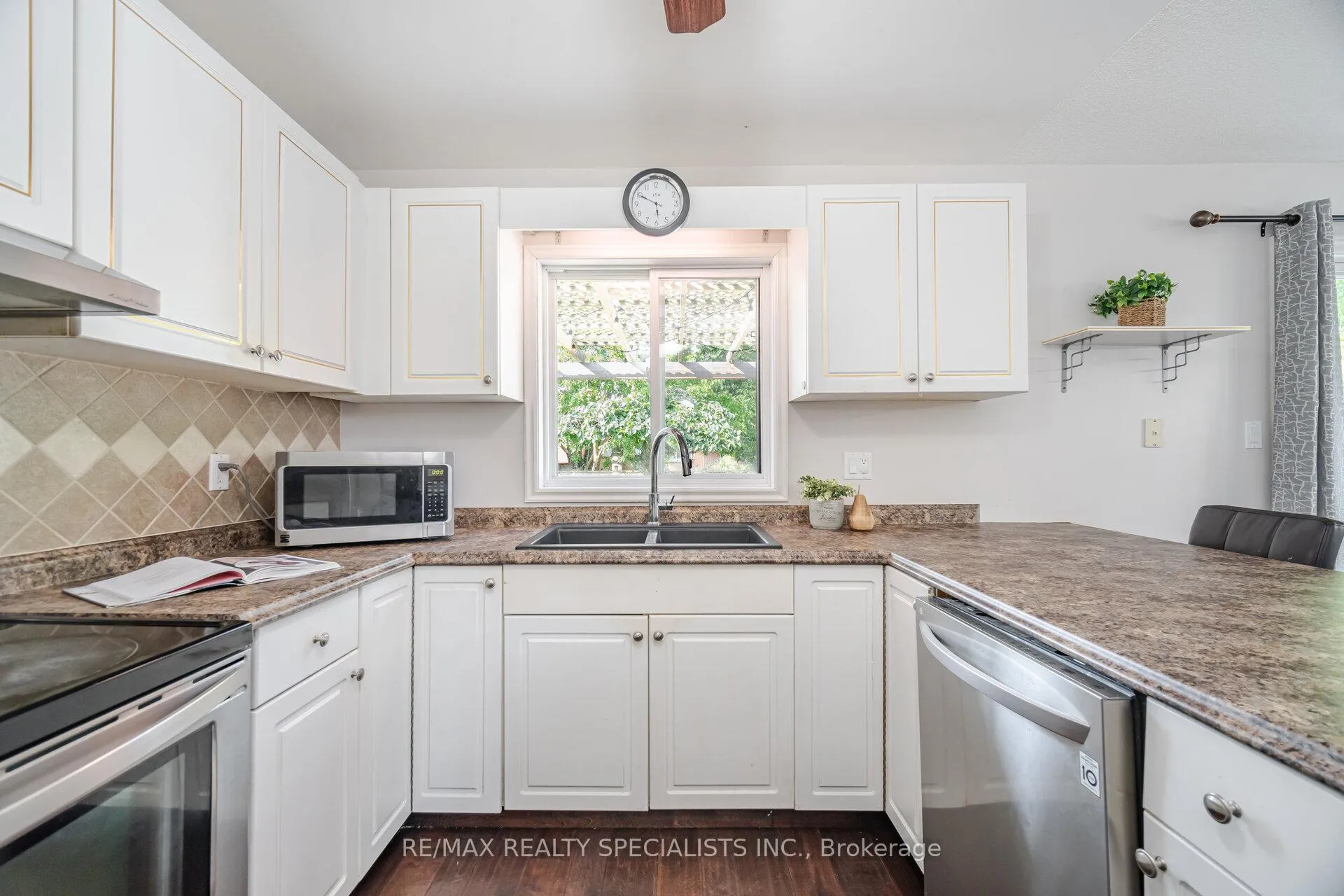 Photo 15 of 108 Confederation Avenue, Thorold, Confederation Heights — HOMEH