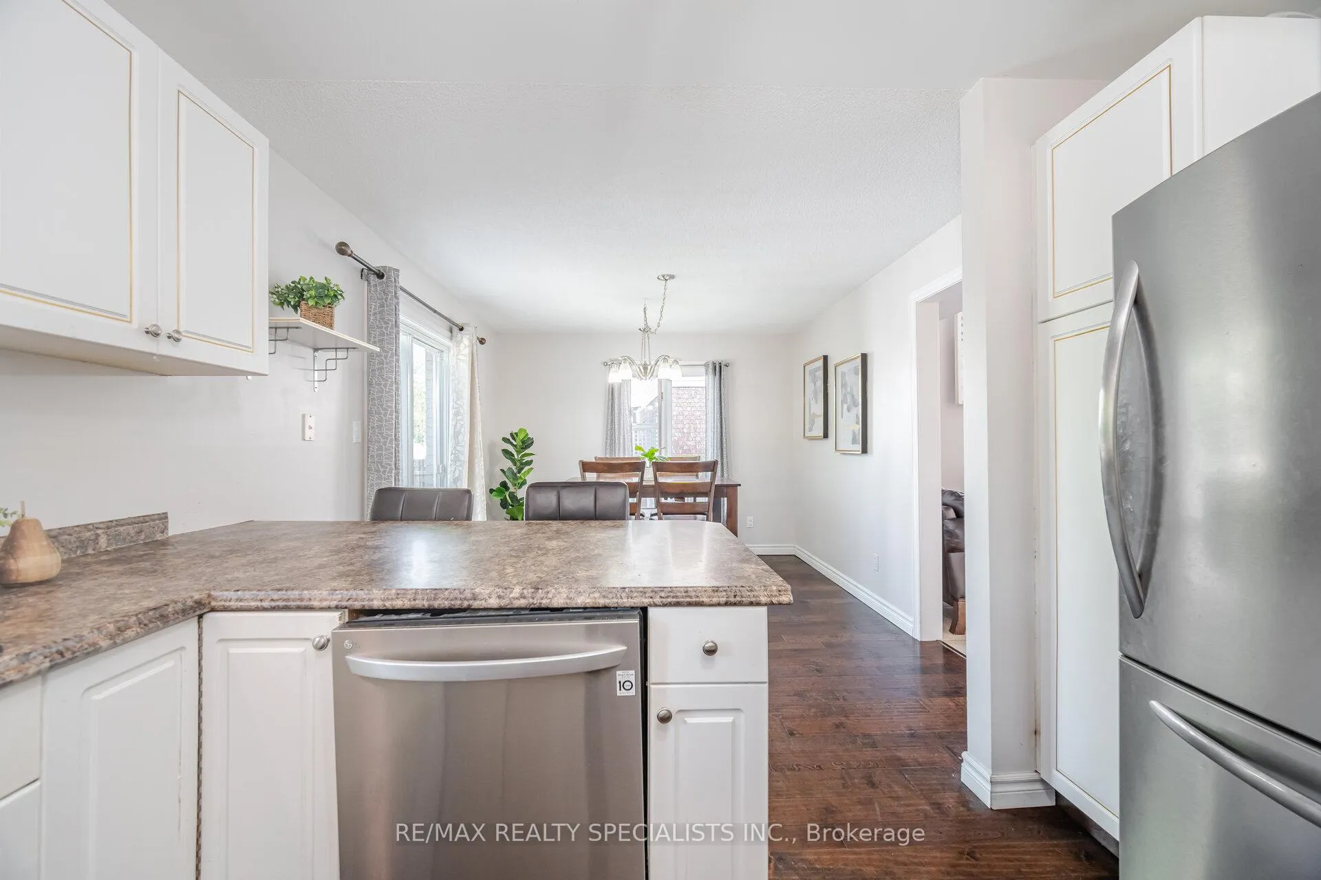 Photo 16 of 108 Confederation Avenue, Thorold, Confederation Heights — HOMEH