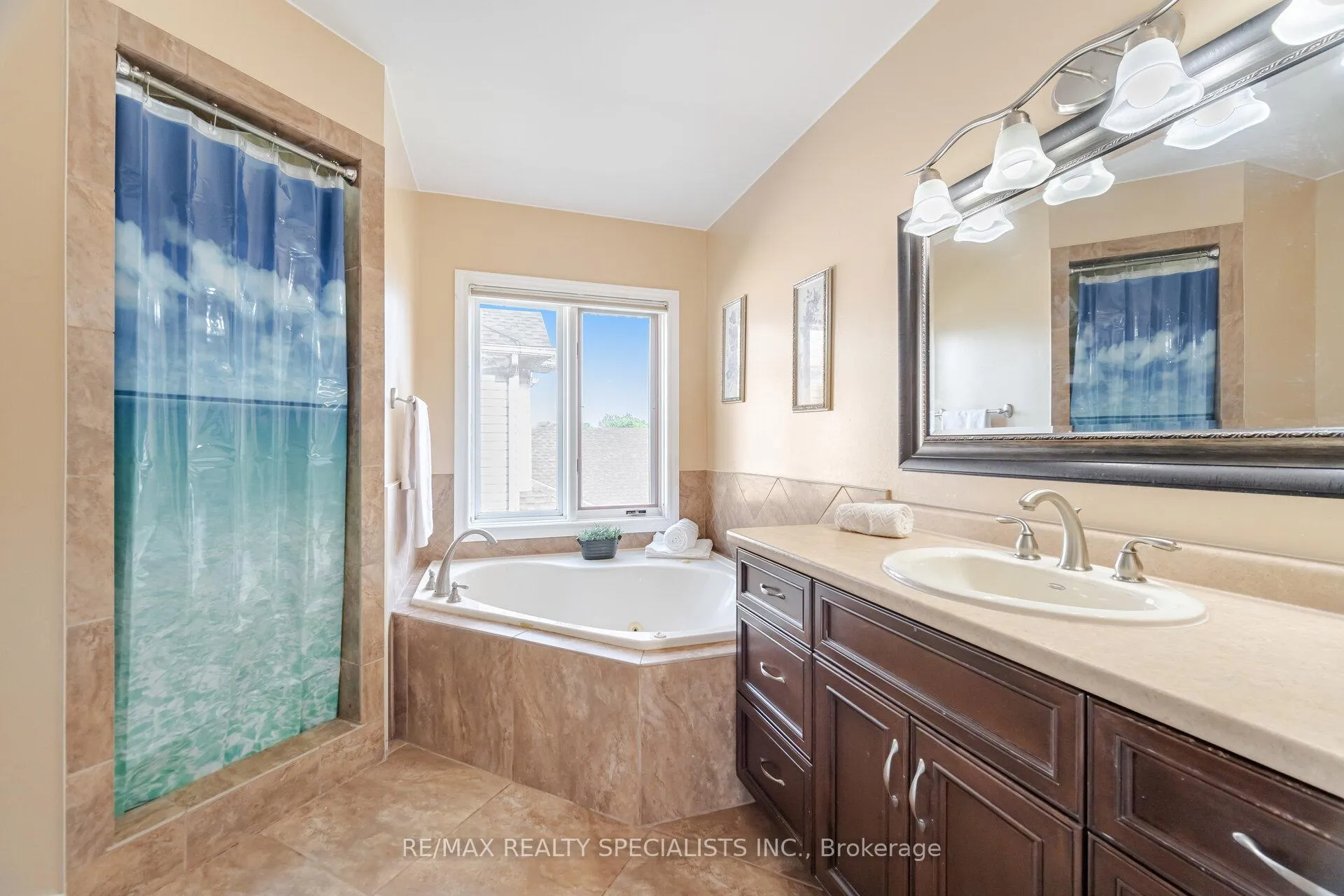 Photo 29 of 108 Confederation Avenue, Thorold, Confederation Heights — HOMEH